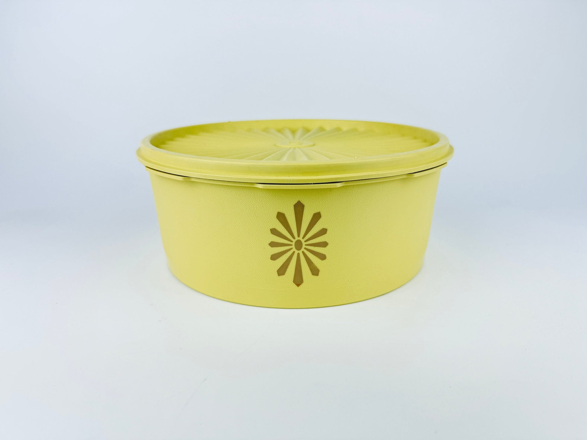 Product image for 'vintage yellow starburst design plastic tupperware stackable nesting countertop container 1204 1205 made in canada' (view c8ef9a)