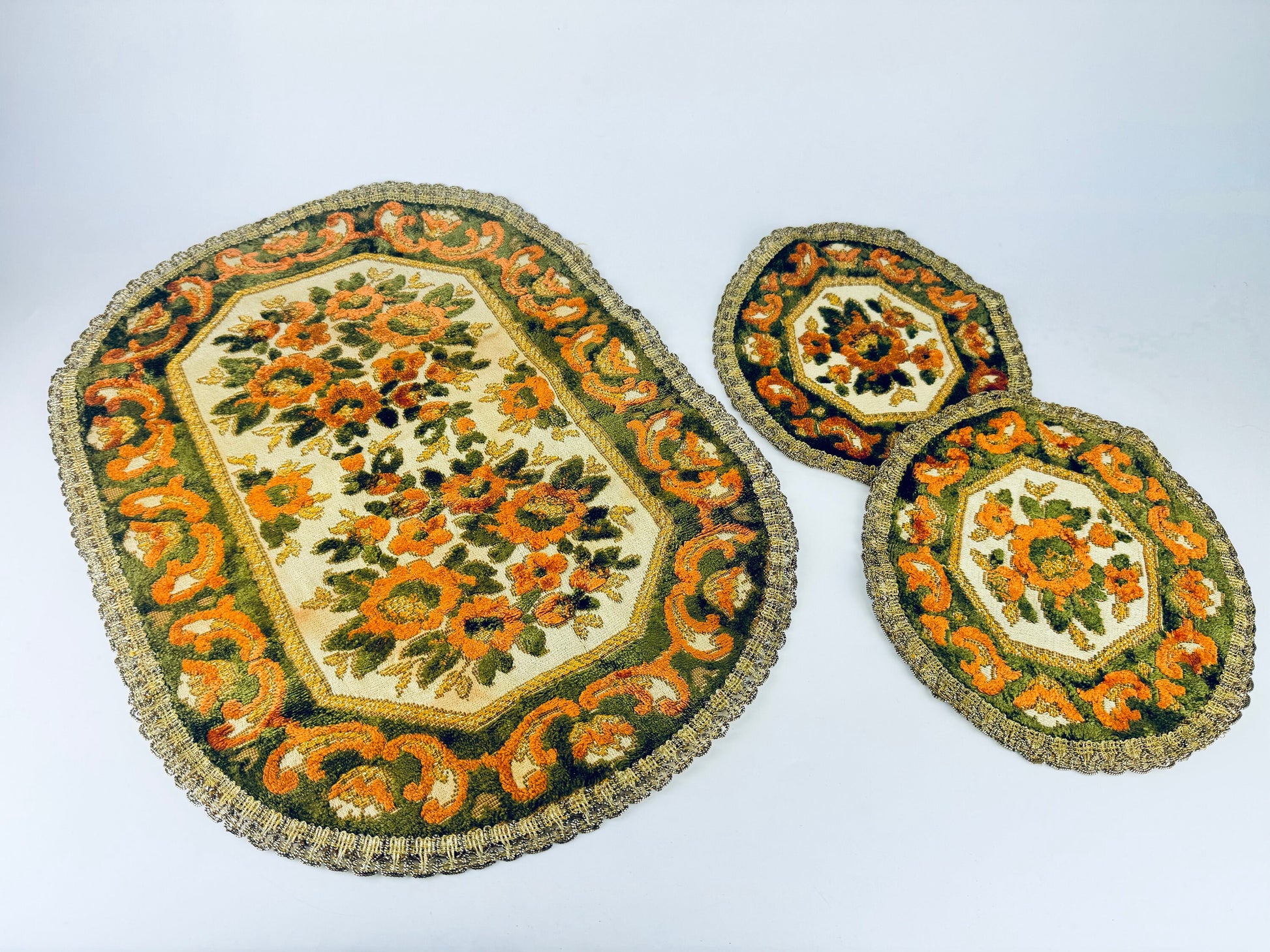 Product image for 'vintage round floral dressing table mats doilies set of three 3 metallic lace trim made in belgium' (view 29c3a1)