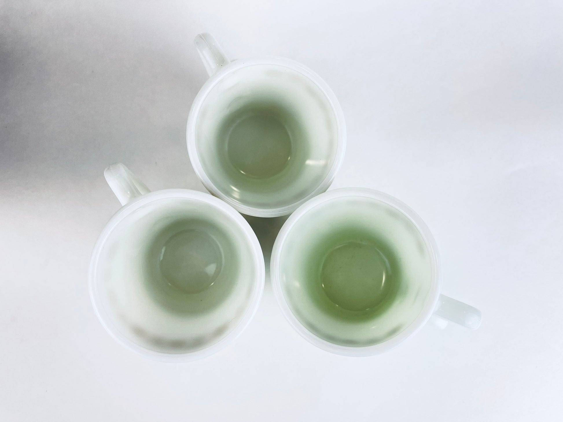 Product image for 'vintage pyrex butterfly gold pattern coffee tea cups set of two 2' (view 8116e9)