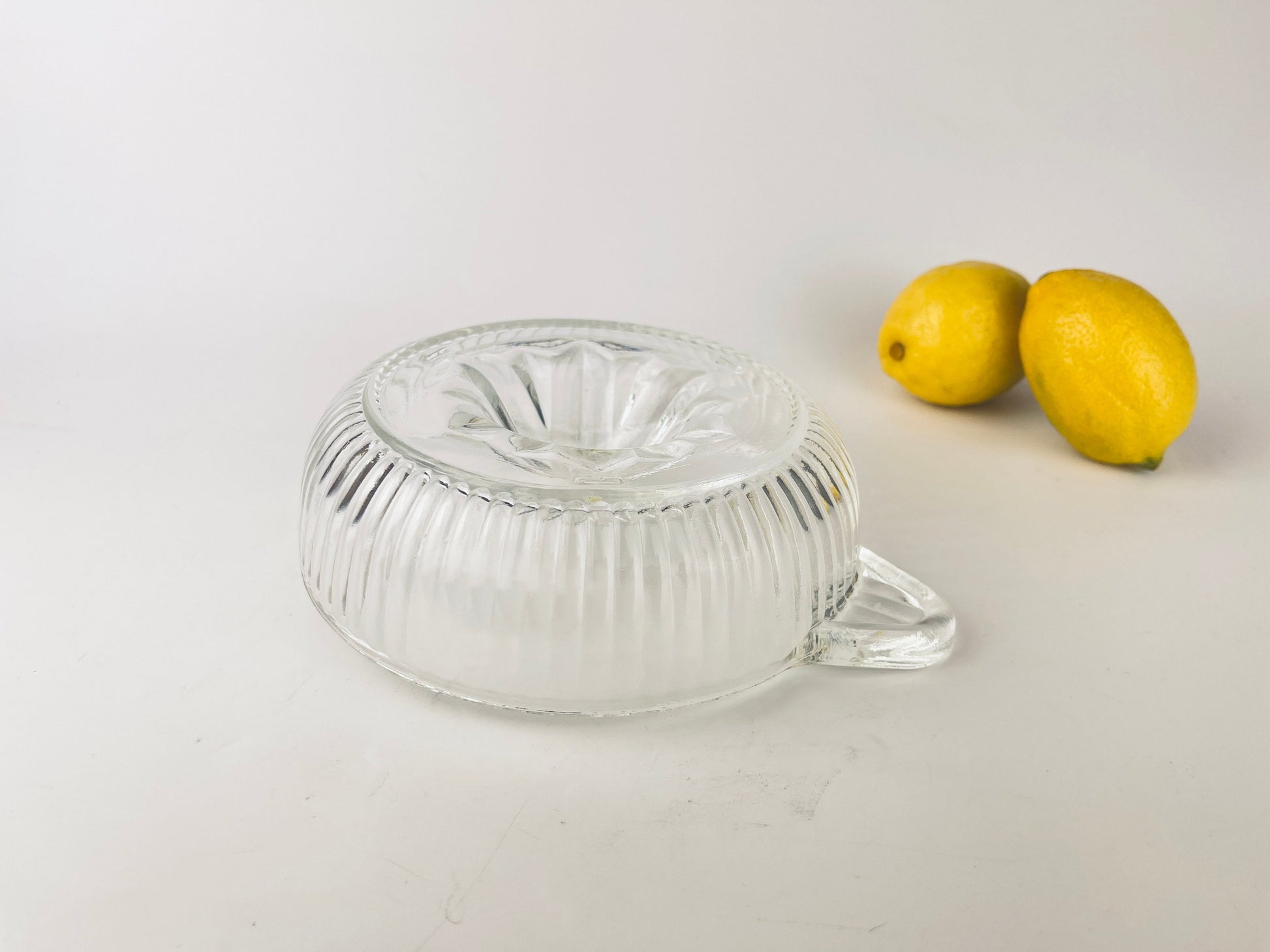 Product image for 'vintage ribbed glass orange citrus juicer reamer' (view ef786b)