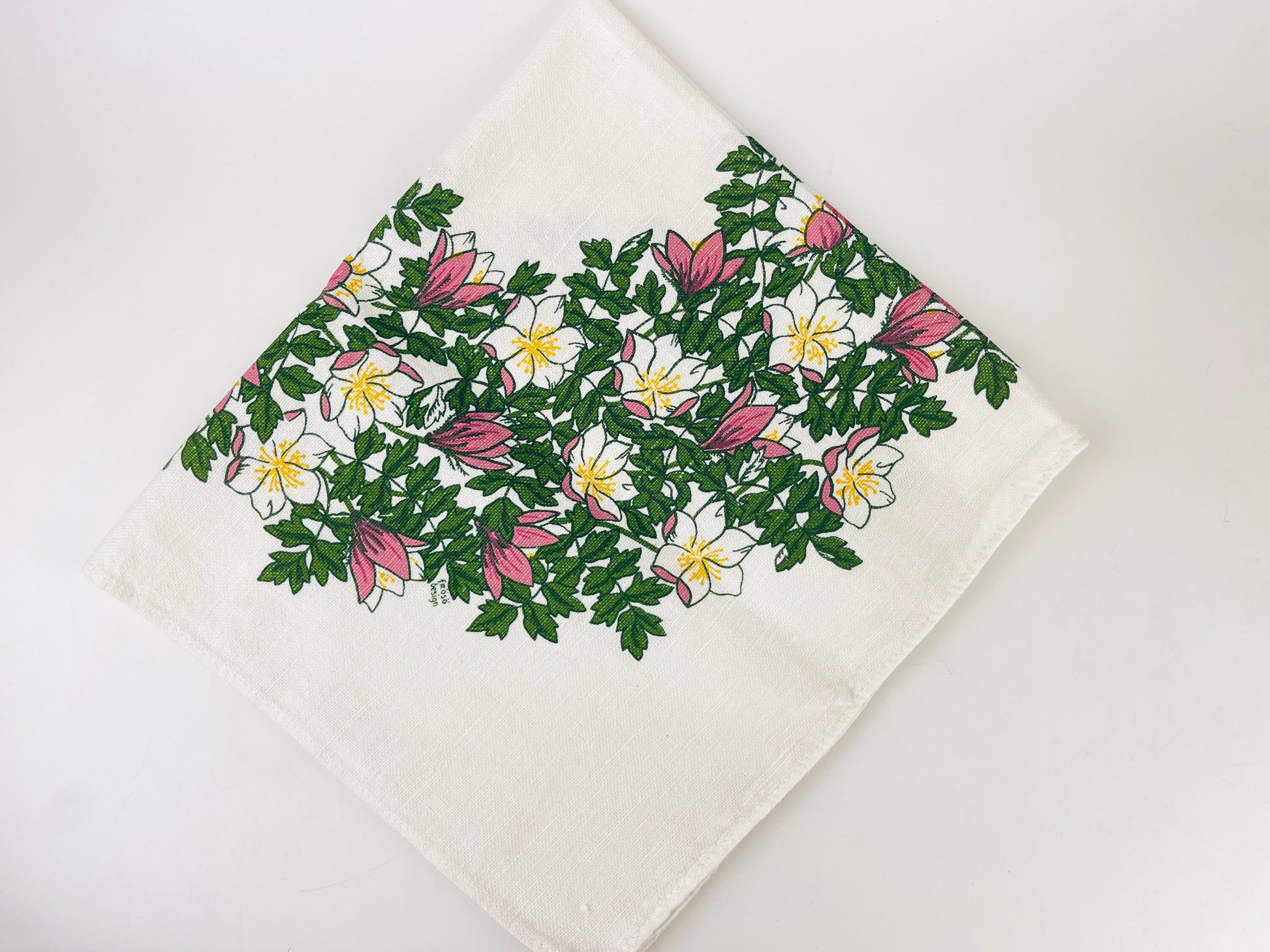 Product image for 'vintage froso handtryck green pink spring floral tablecloth made in sweden' (view b2e6f4)