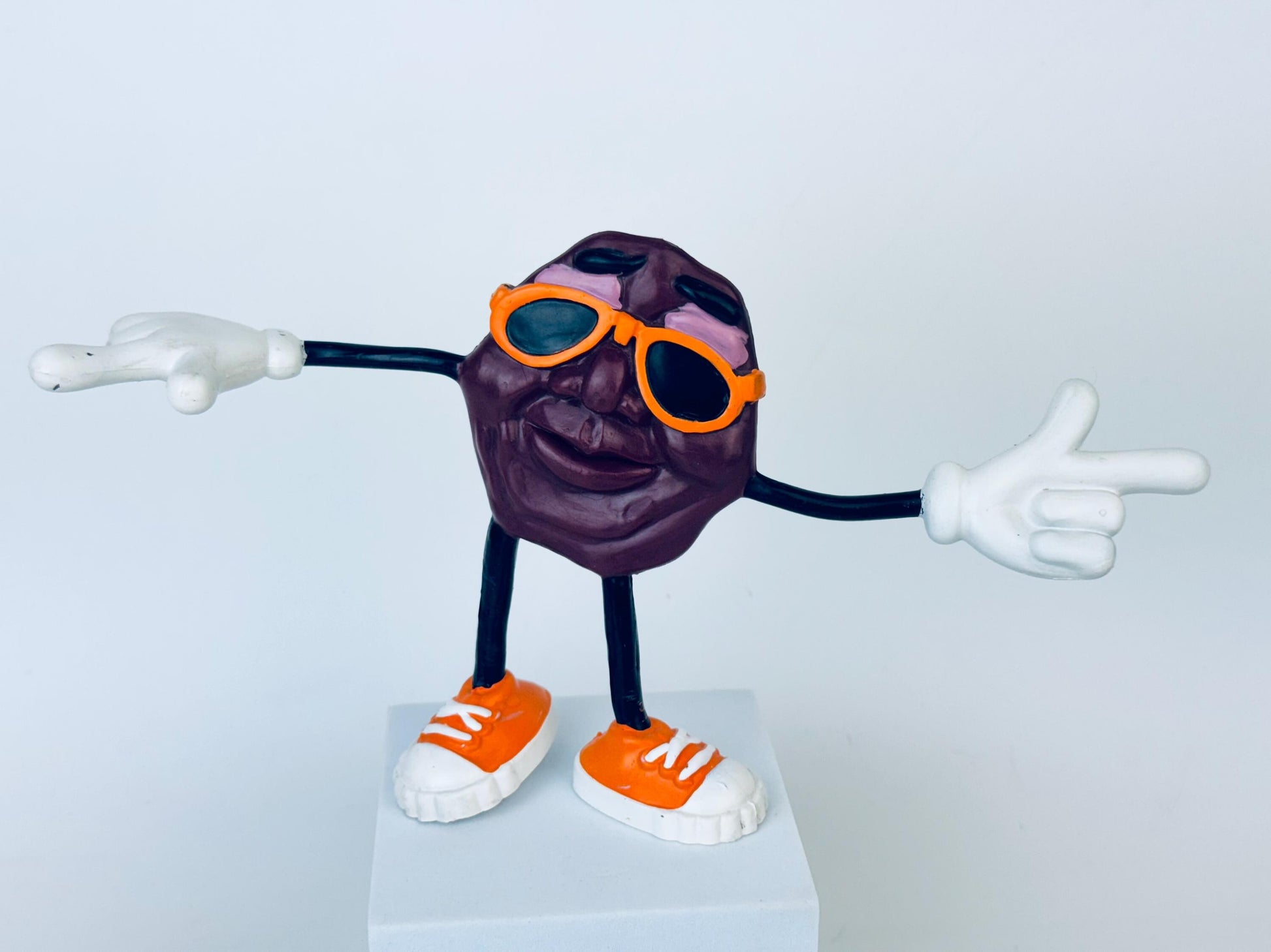 Product image for 'vintage california raisins figurines sold separately' (view b3541d)