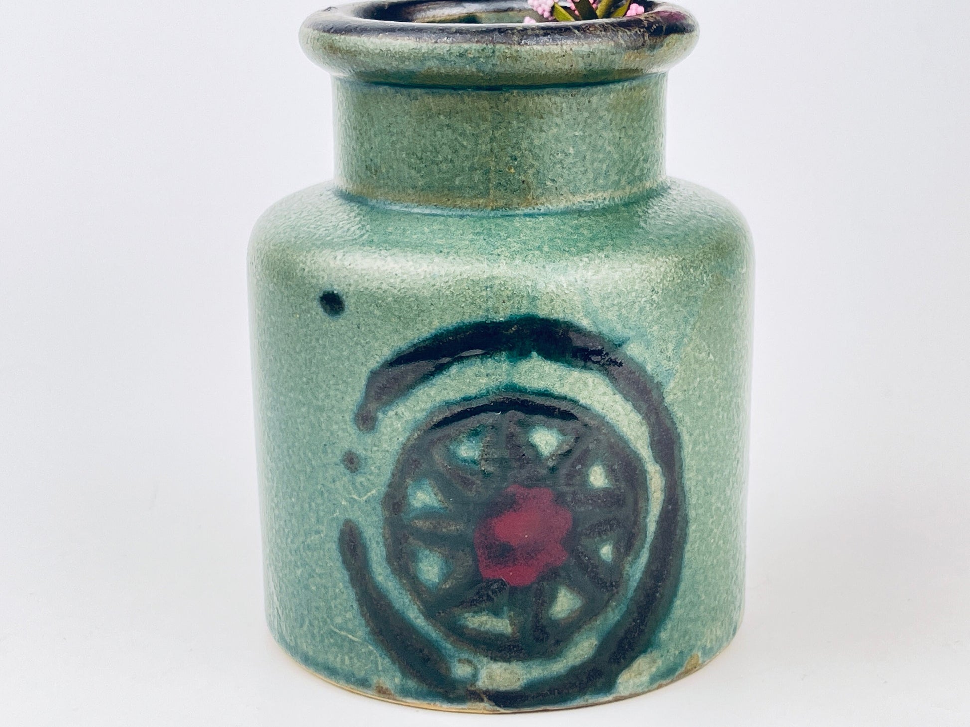 Product image for 'vintage hand painted mcm green geometric star bud vase made in japan' (view 078057)