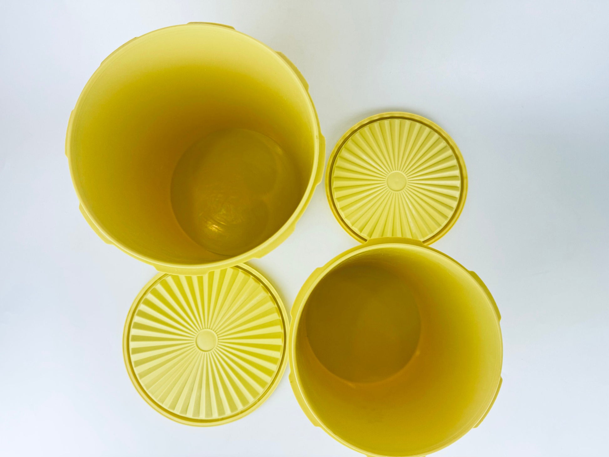 Product image for 'vintage yellow plastic tupperware countertop containers servalier lid starburst pattern made in canada sets sold separately' (view 135f76)