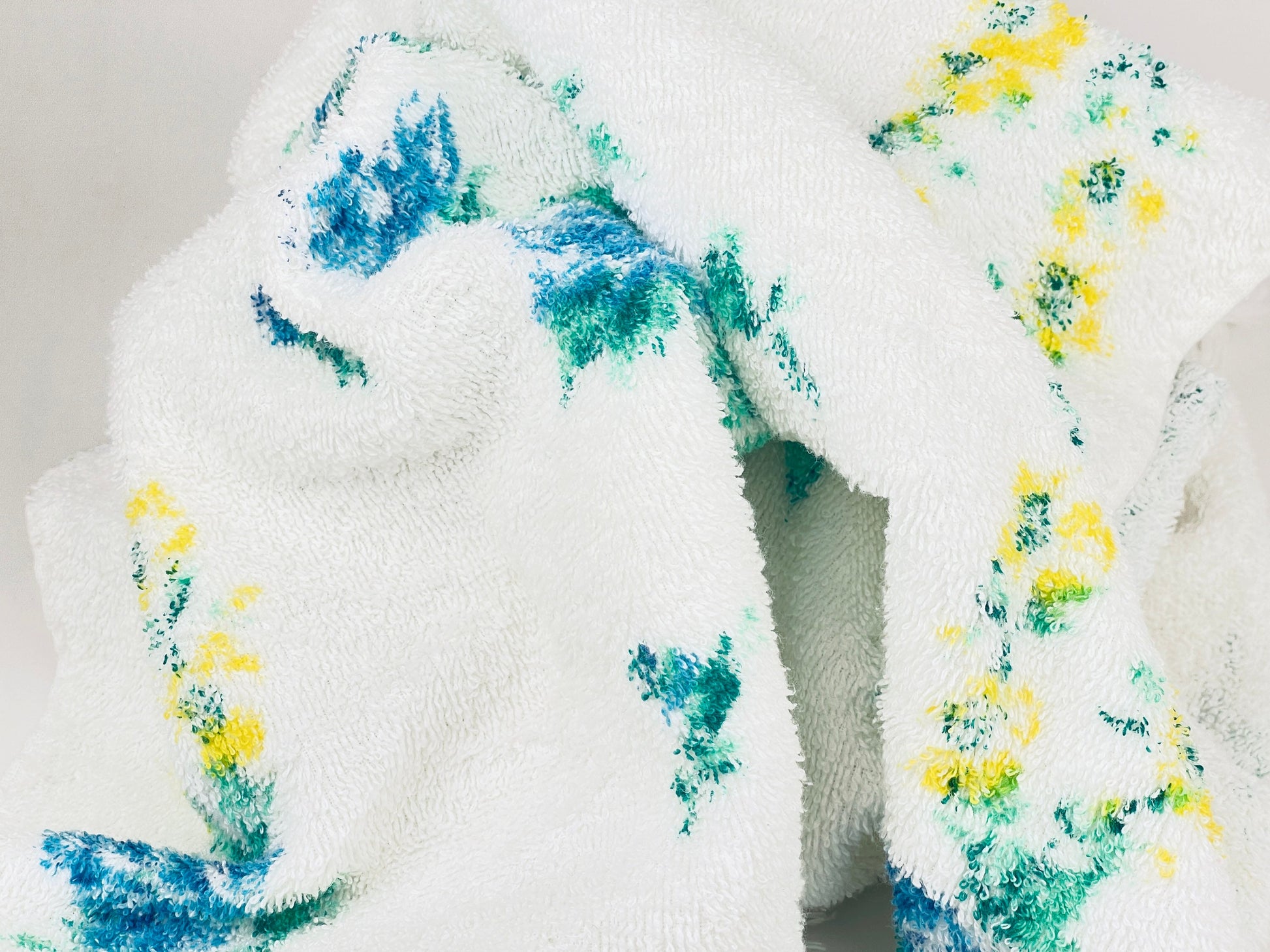 Product image for 'vintage blue floral bath fringe towel cotton polyester blend made in canada' (view 8f709a)