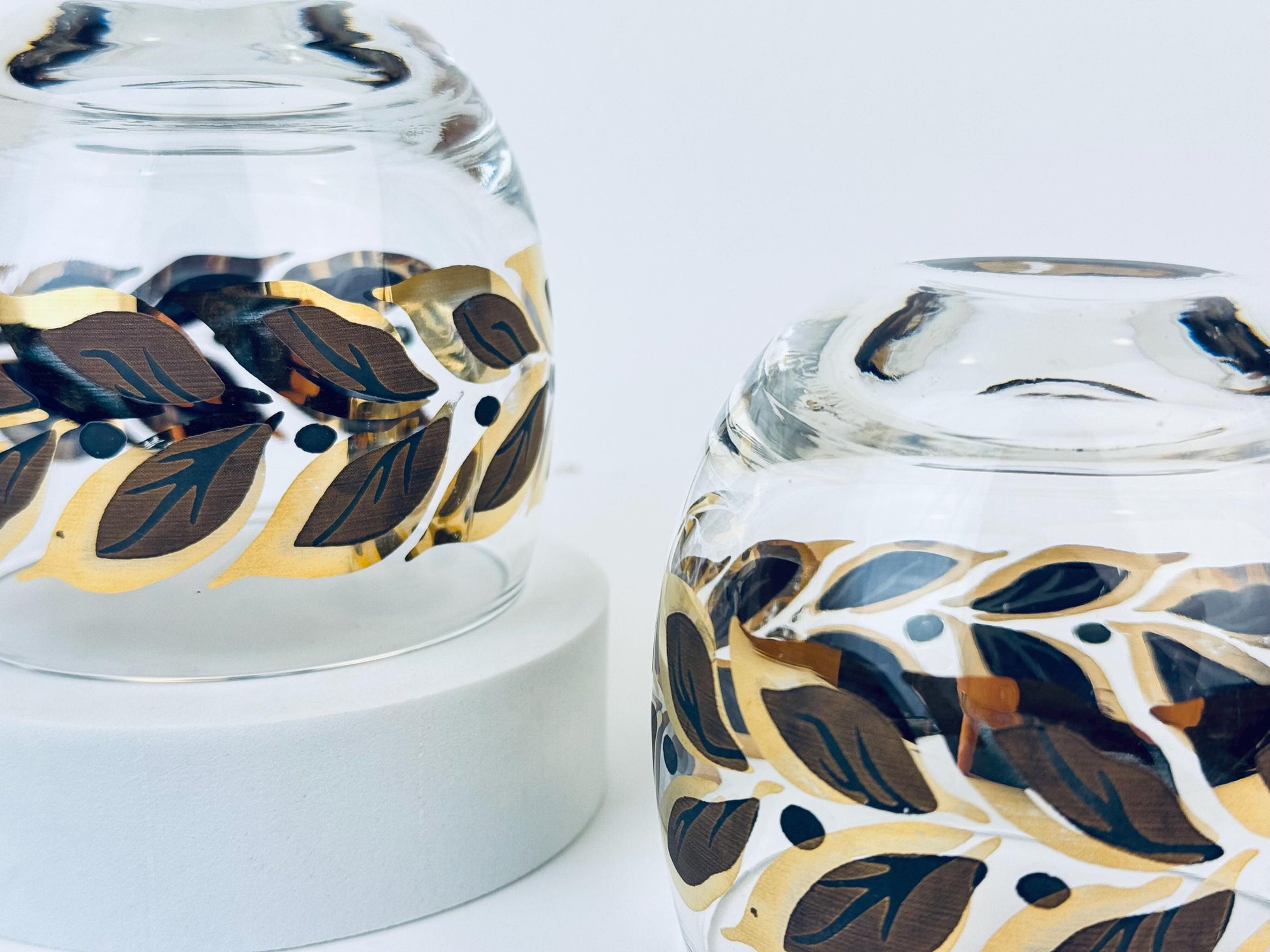Product image for 'vintage federal glass gold laurel leaf roly poly glasses set of two 2' (view 2e0cd5)