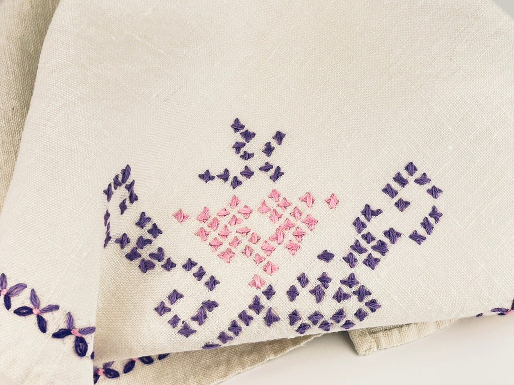 Product image for 'vintage embroidered linen napkins set of 6 in pink purple cross stitch' (view e8e854)