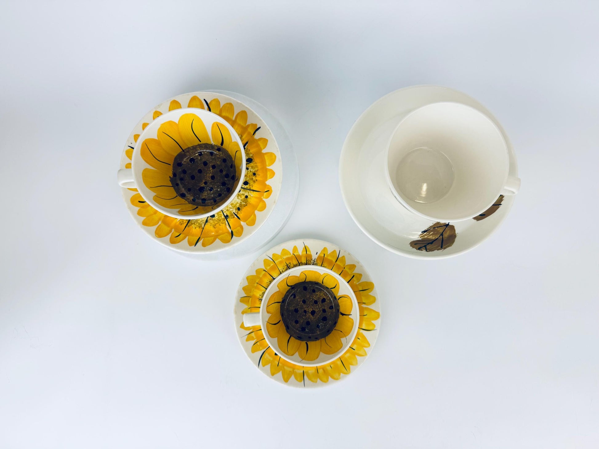 Product image for 'vintage vera jamaica hand painted mug saucer set 1960s pottery sunflower or plum design island worcester ceramic tableware' (view 276e1c)