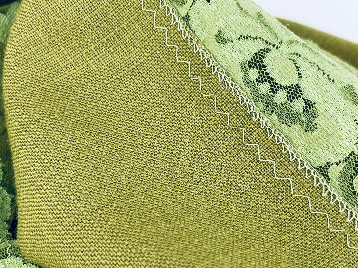 Product image for 'vintage olive green lace edge table cloth 51 x 67' (view f4ae68)