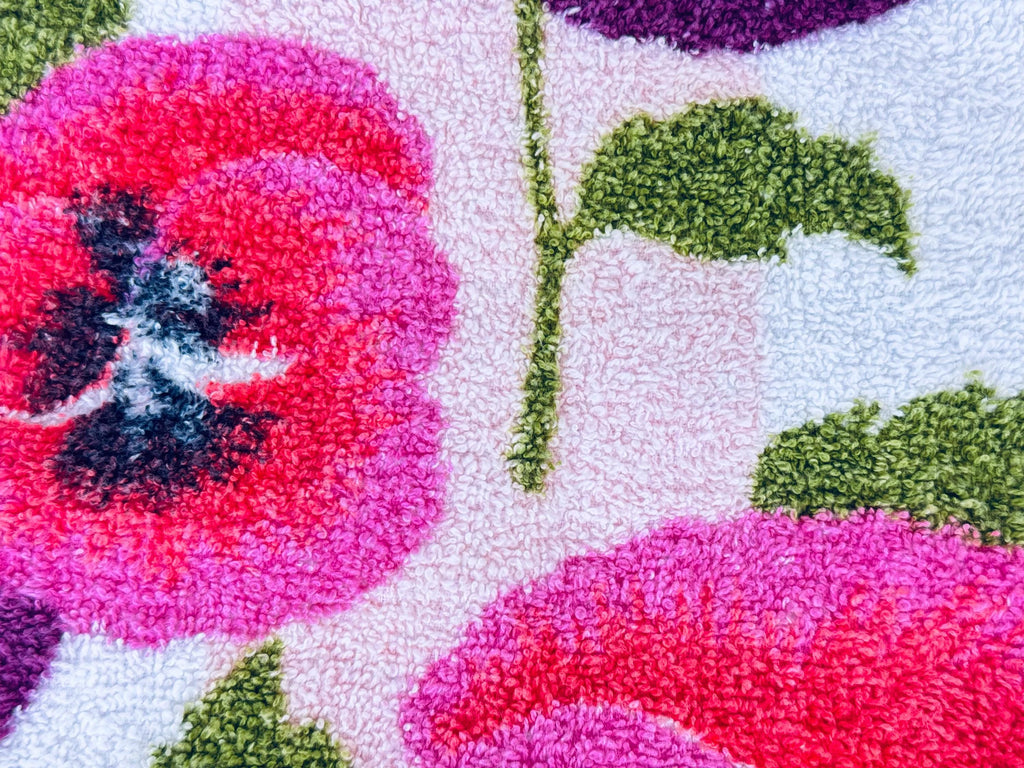 Product image for 'vintage pink purple pansies floral fringe bath towel made in canada' (view da4b2c)