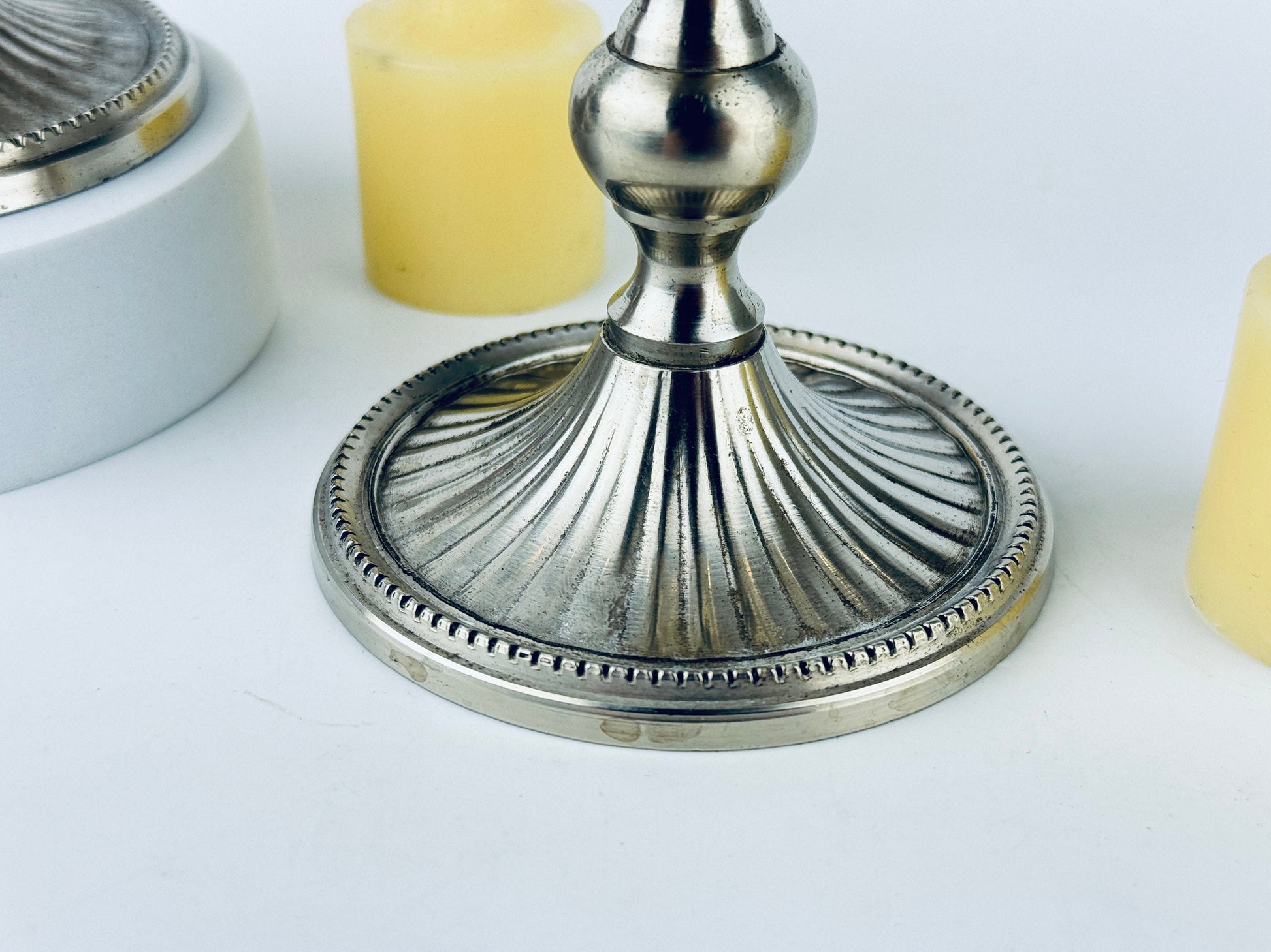Product image for 'vintage silver solid brass votive candle holders set of two 2 made in india' (view 301c8f)