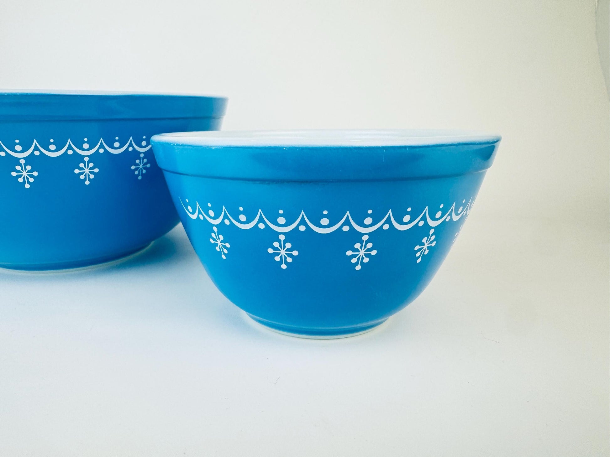 Product image for 'vintage snowflake blue garland pyrex glass mixing bowls sold separately' (view 8ffaf6)