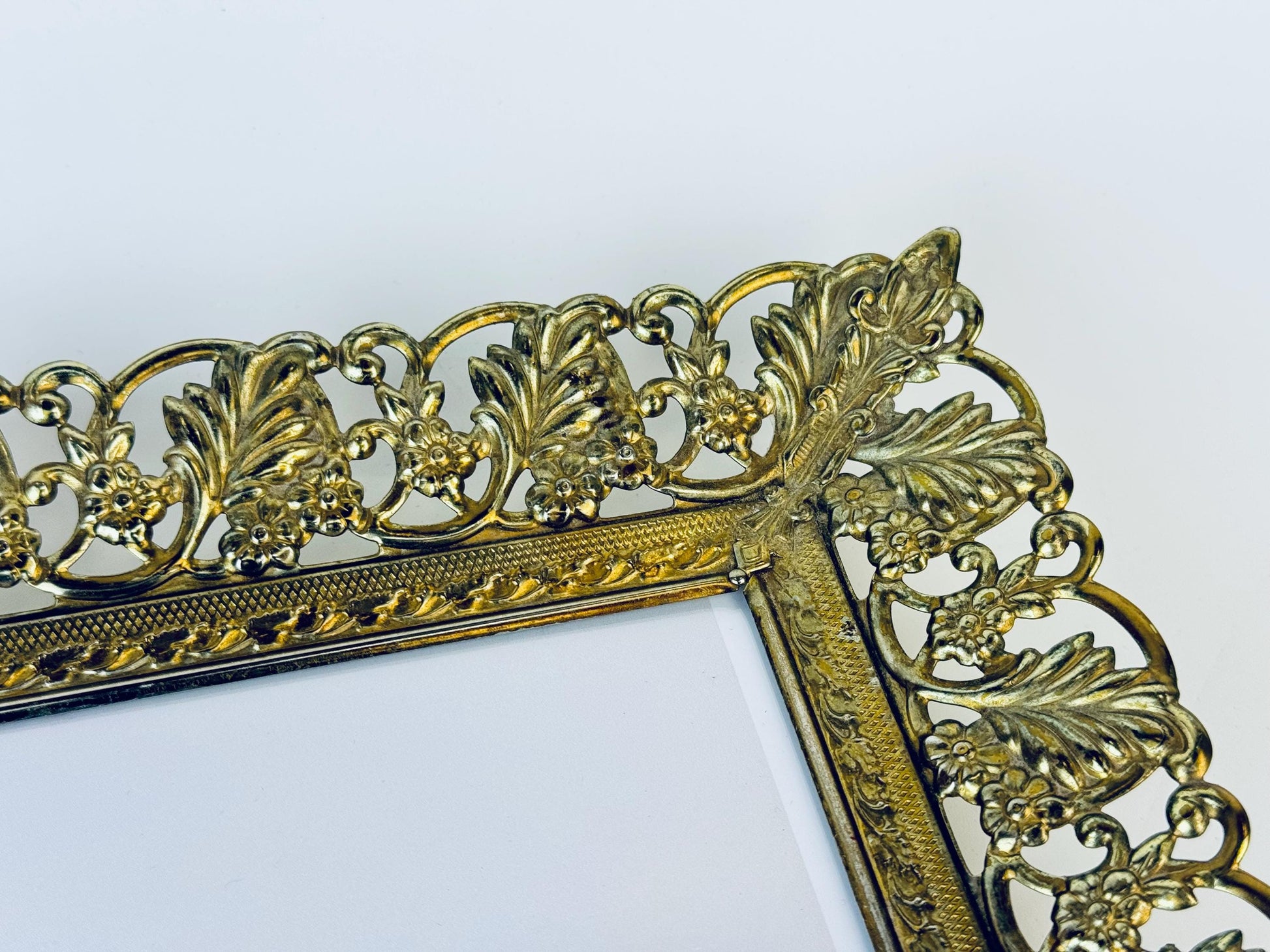 Product image for 'vintage ornate gold metal filigree wall mounted picture frame 9 x 14' (view 8c8fe2)