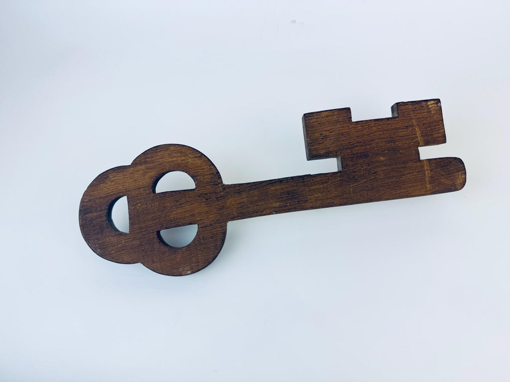 Product image for 'vintage wooden old skeleton key holder wall mounted three metal hooks' (view 65ca3c)