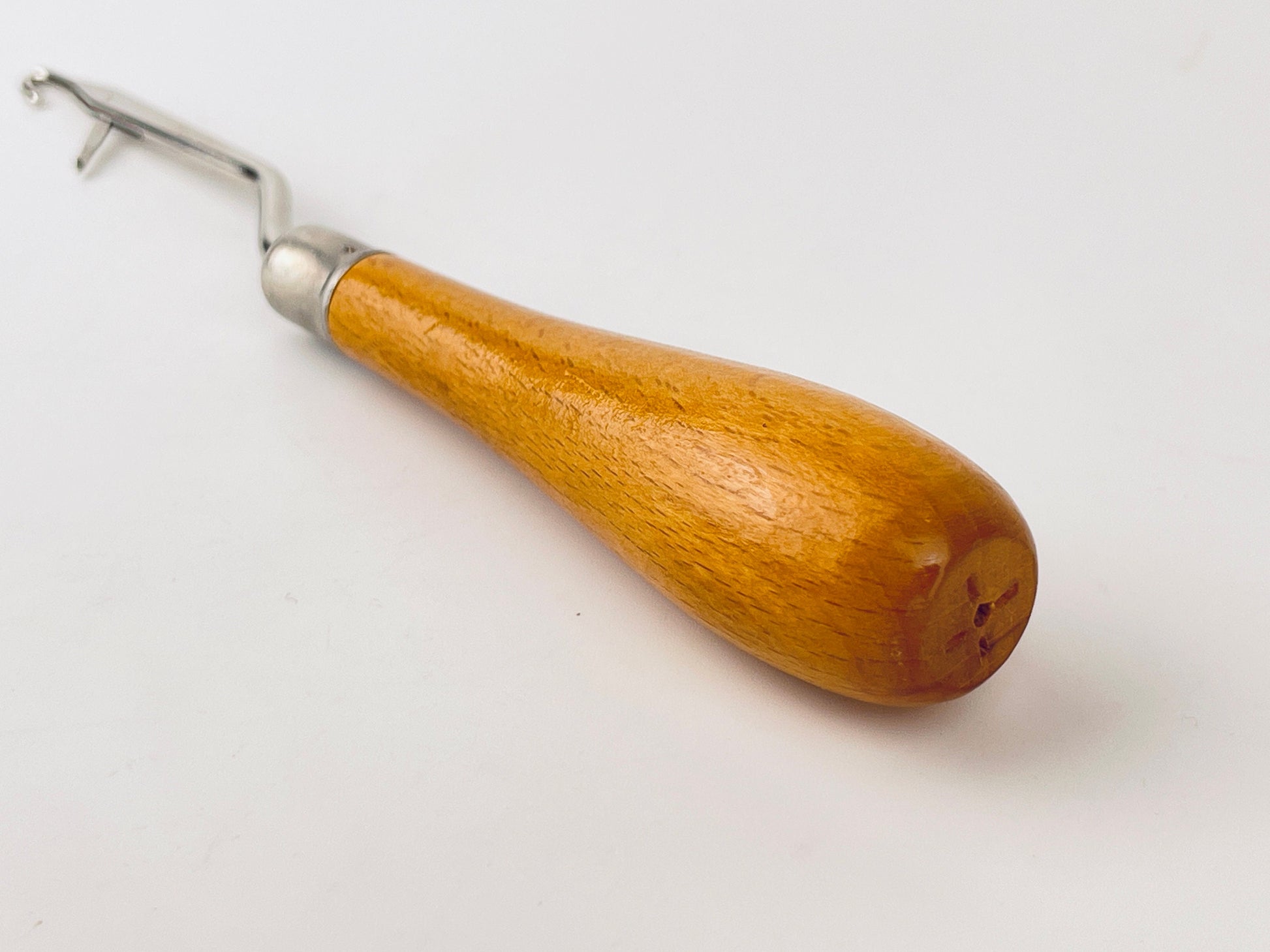 Product image for 'vintage rug yarn latch tool wood handle' (view 29d3bc)
