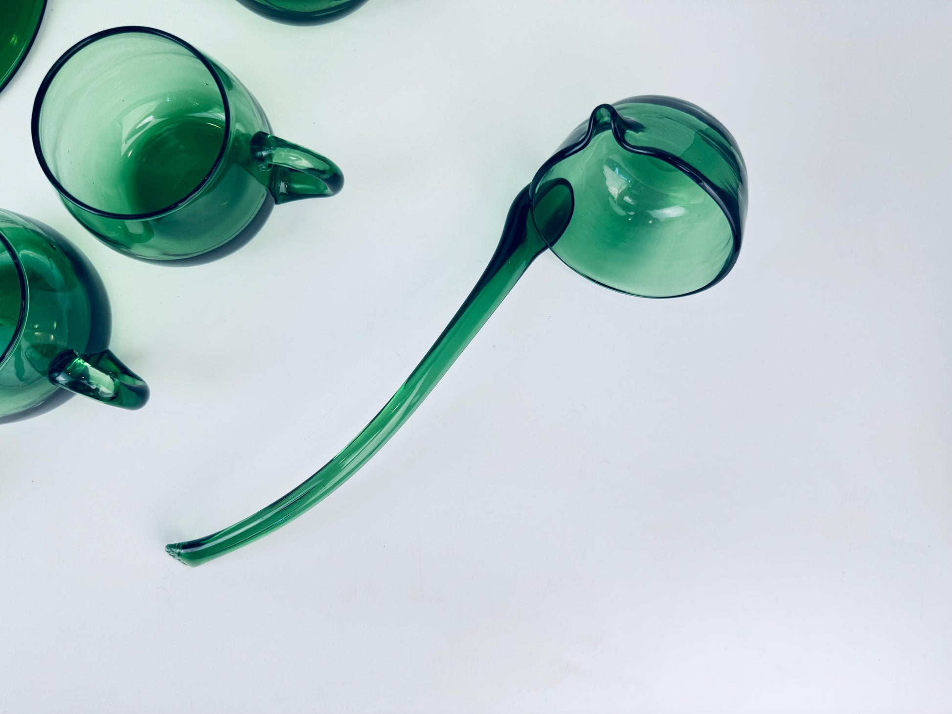 Product image for 'vintage verde green italian empoli art glass footed punch bowl set ladle seven 7 cups italian art glass elegance' (view 540428)