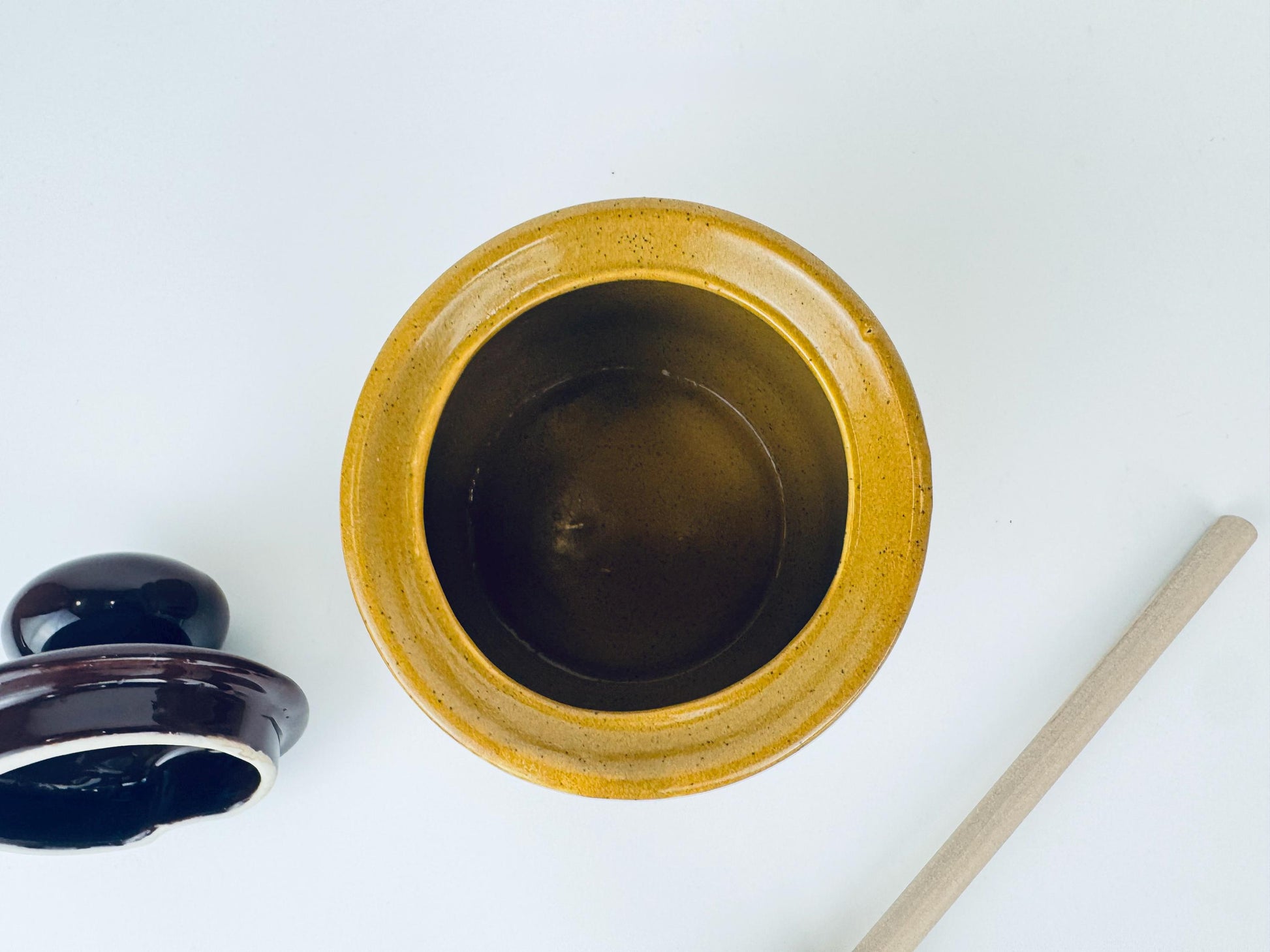 Product image for 'vintage glazed ceramic honey jar with wooden dipper made in japan' (view 403e78)