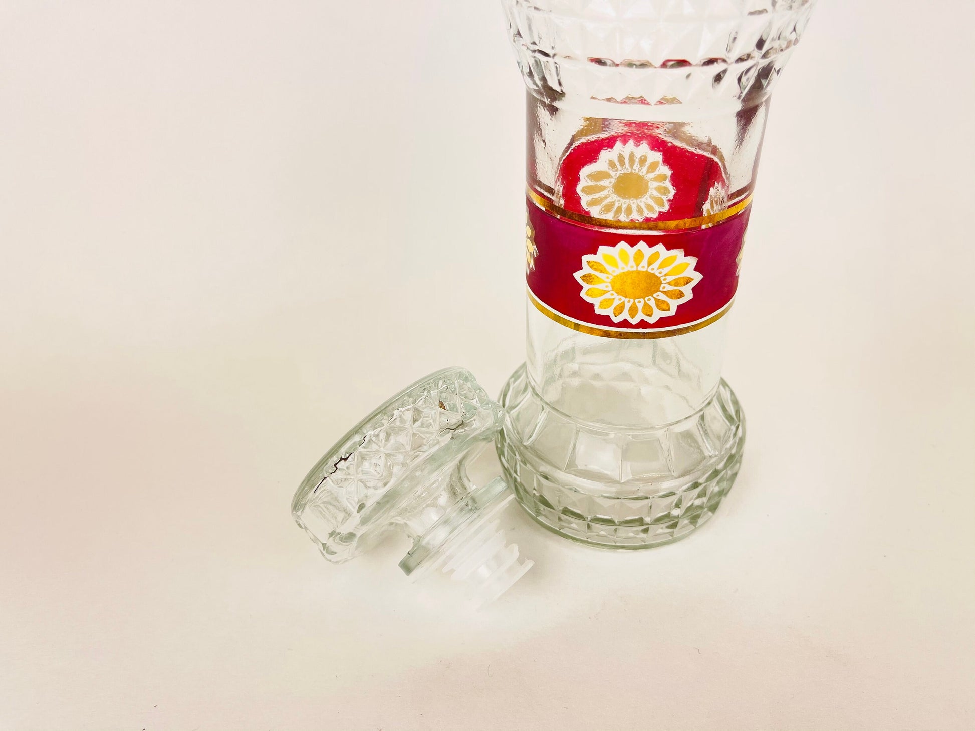 Product image for 'vintage luminarc aperitif decanter set 5 purple sunburst glasses decanter french barware' (view 02386a)