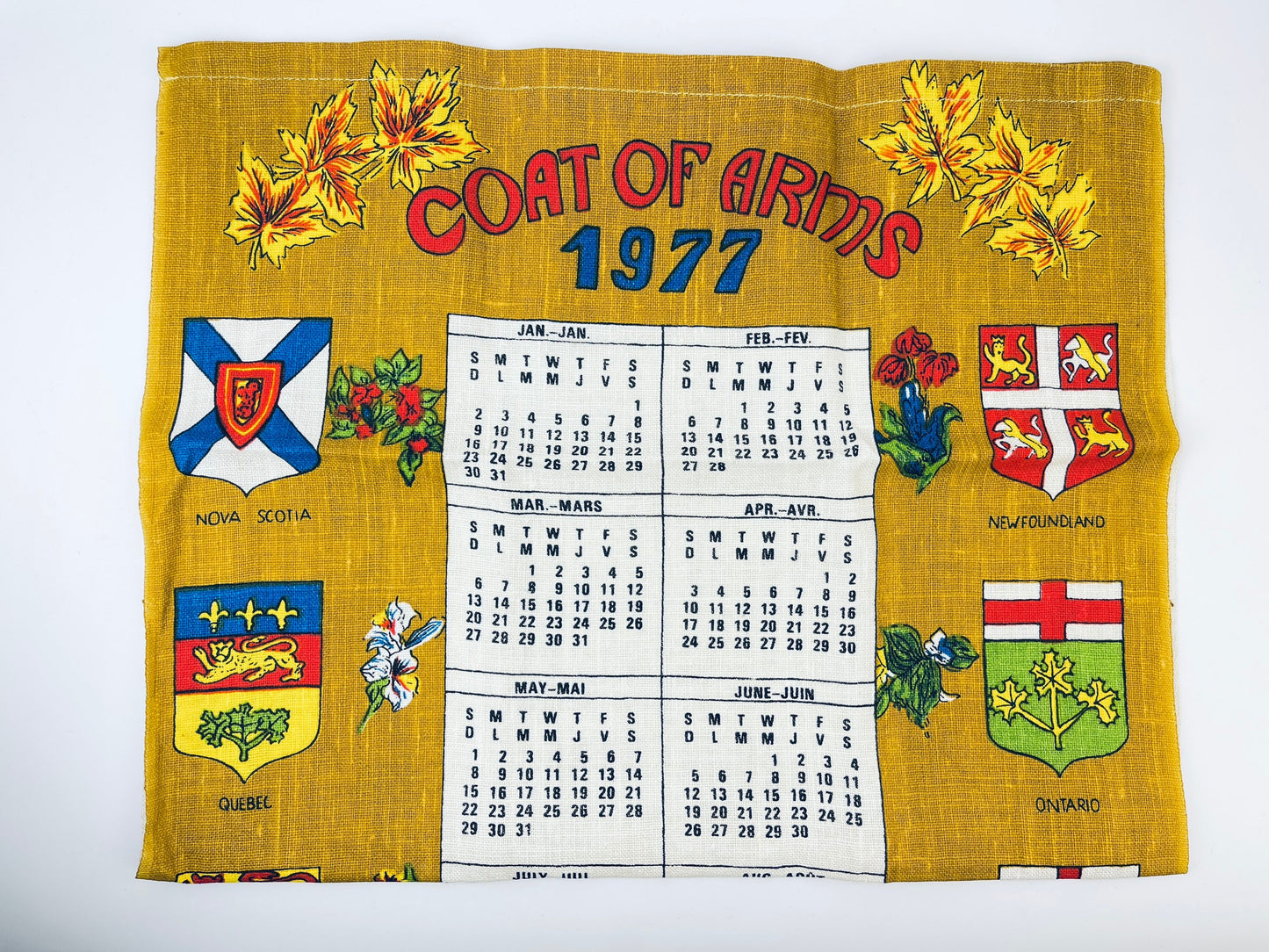 Product image for 'vintage 1977 canada coat of arms tea towel pristine linen calendar' (view 00a0fc)