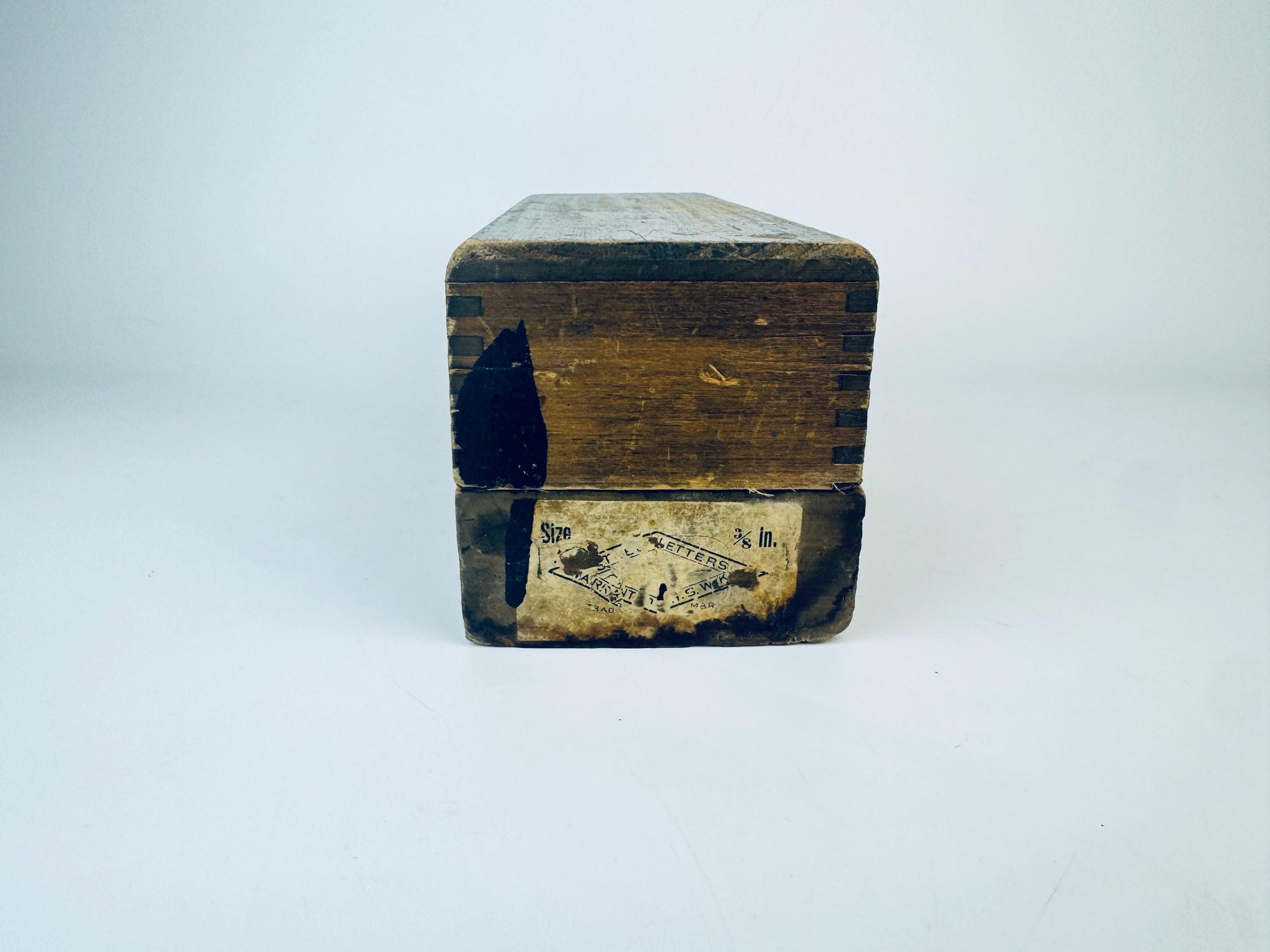 Product image for 'vintage young bros 3 8 steel letter punch set original dovetail wooden case' (view 3b6072)