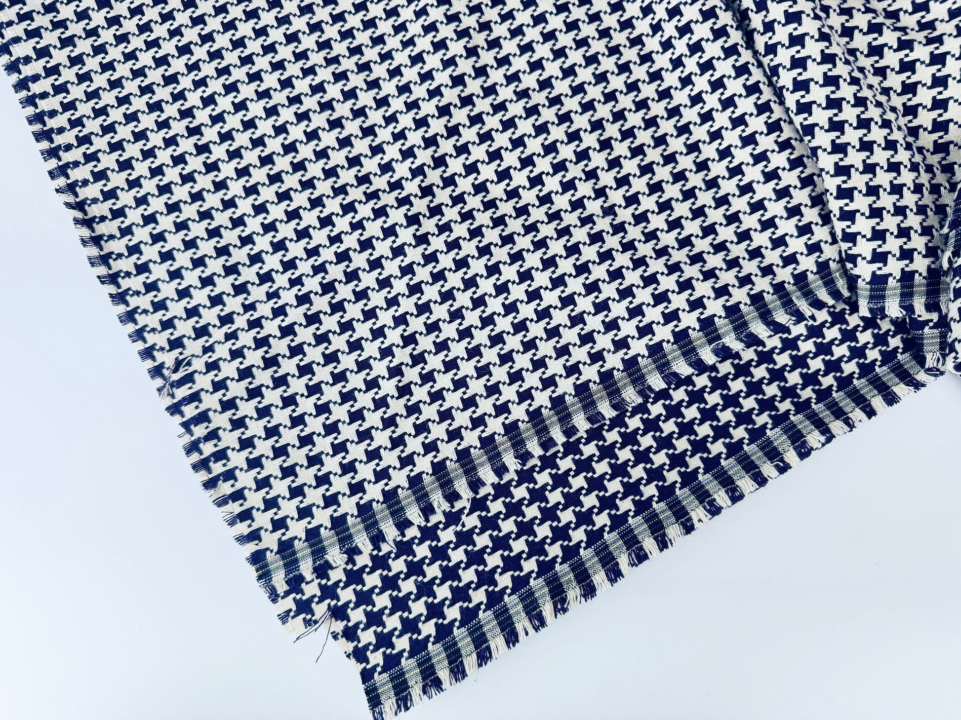 Product image for 'vintage deep purple beige houndstooth thick woven jacquard polyester fabric 56 x 62' (view 6aab3a)