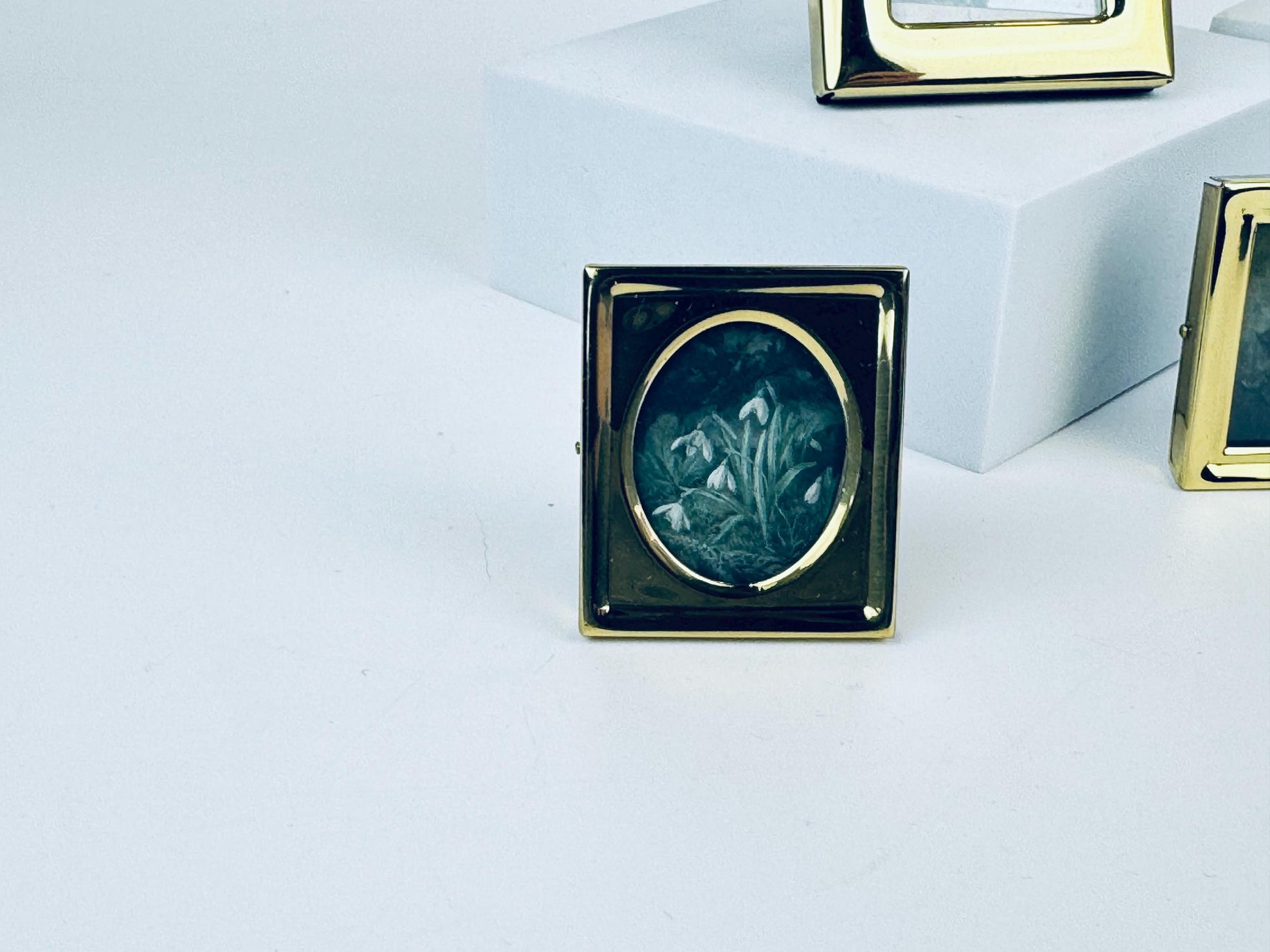 Product image for 'vintage solid brass tabletop picture frames sold separately made in korea' (view b5cda6)