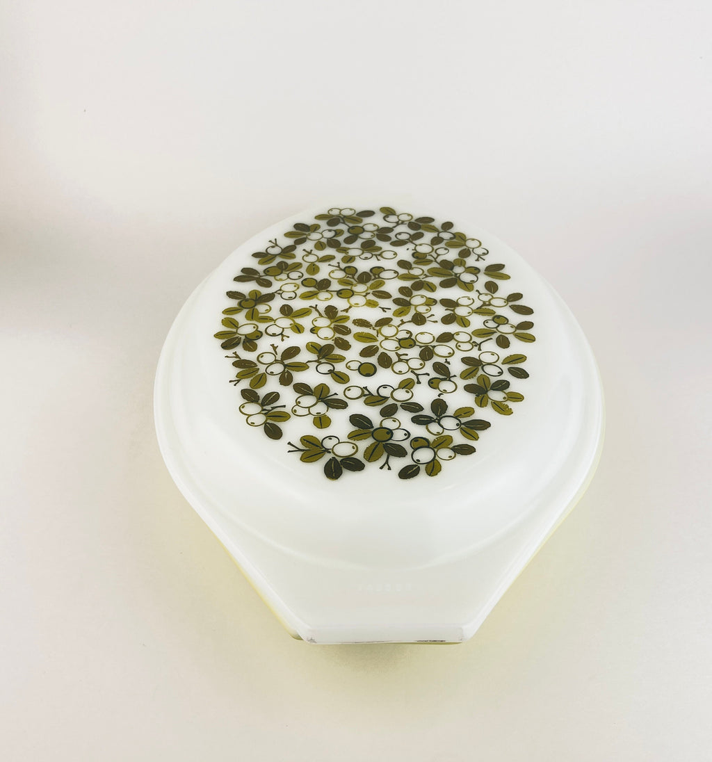 Product image for 'vintage verde pyrex divided casserole dish 1 1 2 qt green olive branch pattern' (view fef3c6)