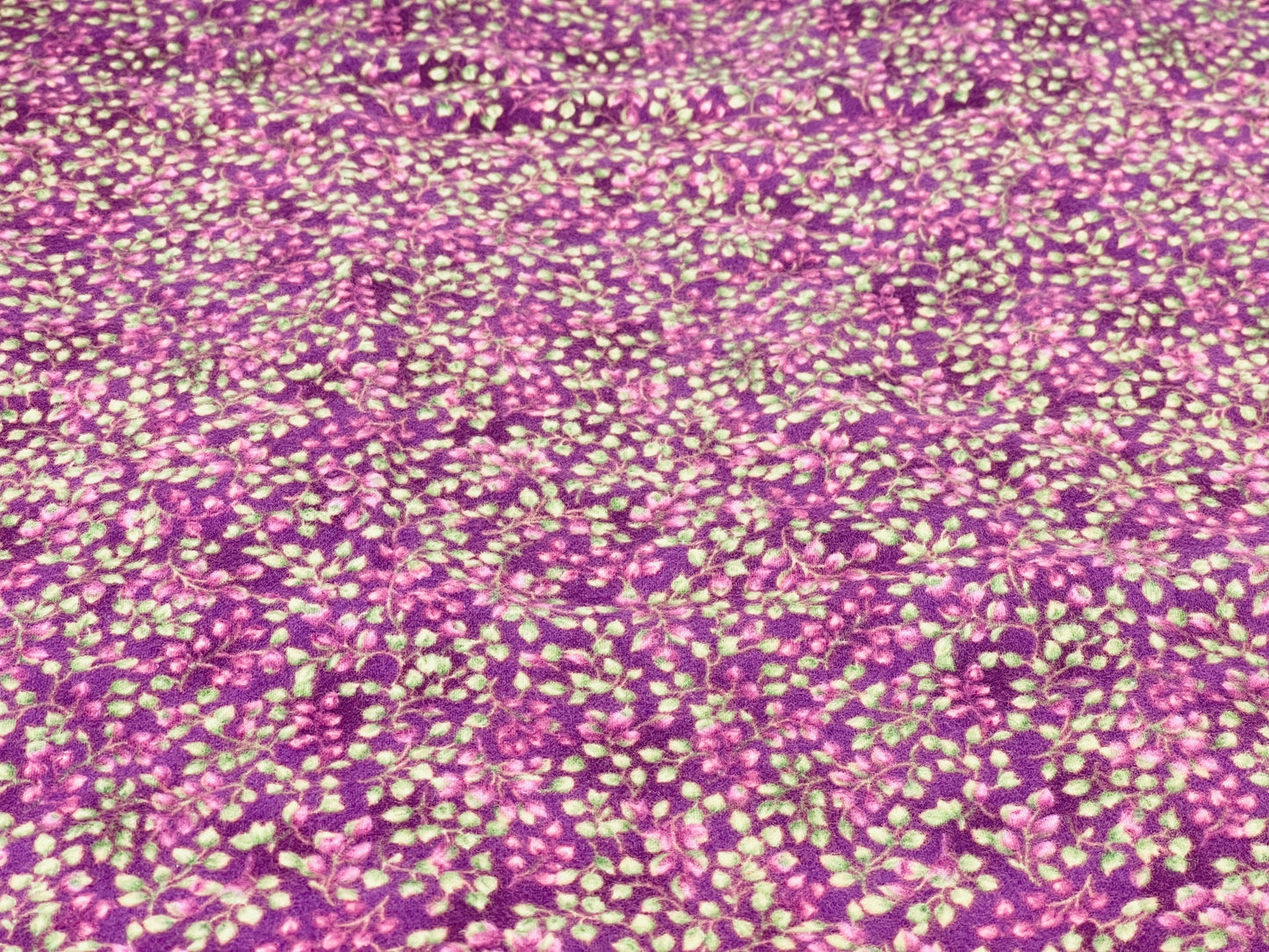 Product image for 'vintage soft purple pink floral pattern fabric 39 x 41' (view 316e64)