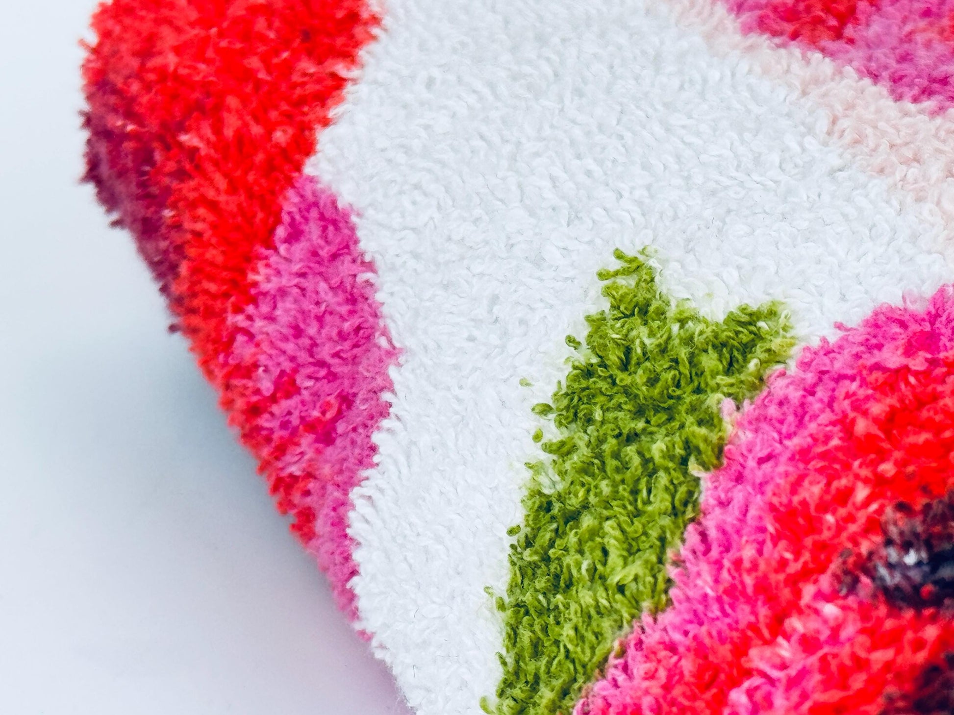 Product image for 'vintage pink purple pansies floral fringe bath towel made in canada' (view 7ee6fe)