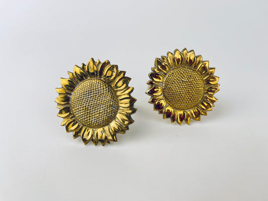 Product image for 'vintage brass sunflower napkin ring holders set of two 2 attractive aged patina' (view 52af34)