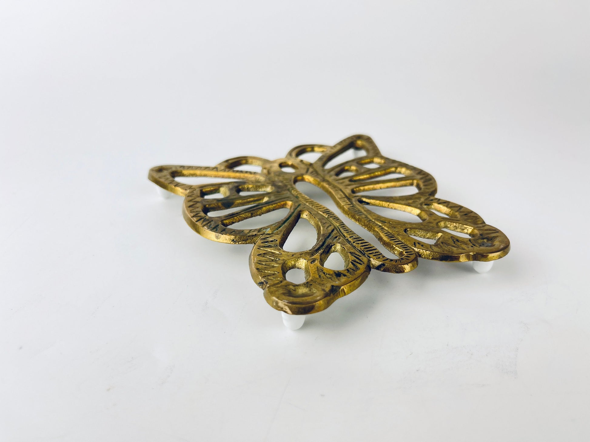 Product image for 'vintage brass butterfly trivet hot pot plate holder table saver attractive aged metal patina' (view f4faaa)