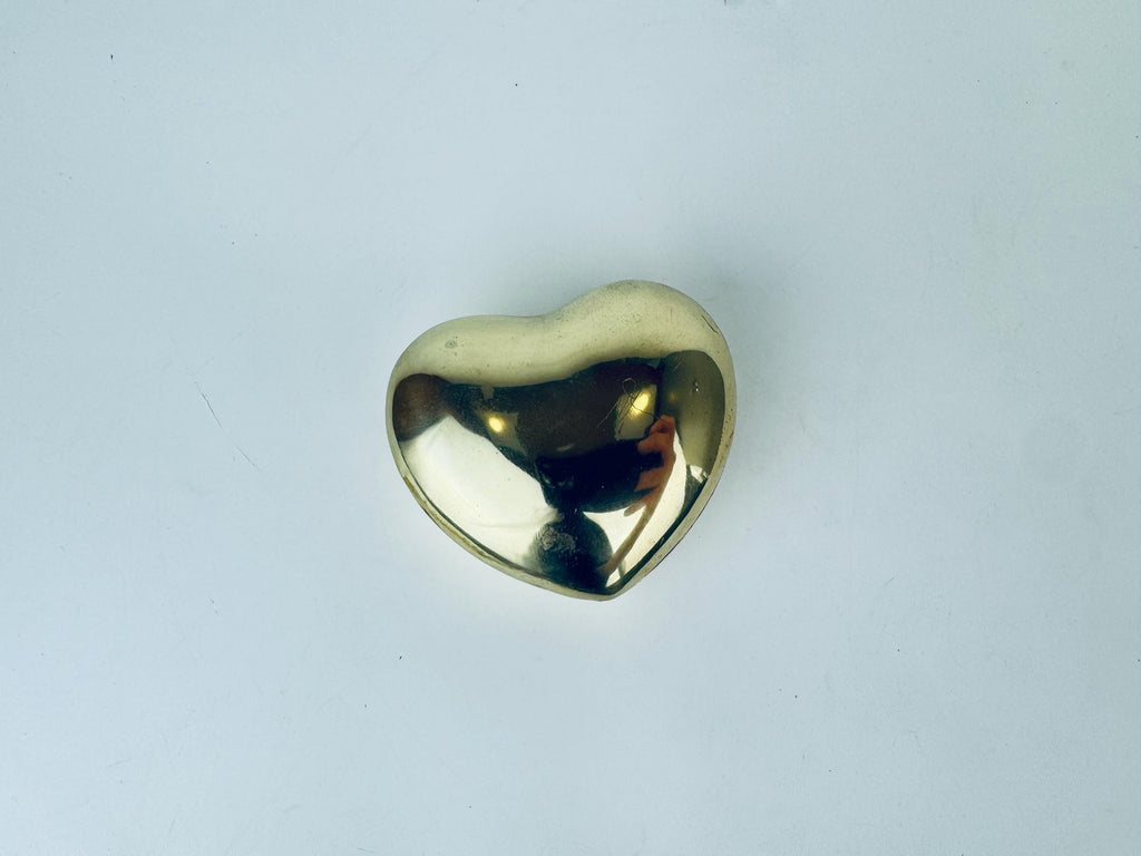 Product image for 'vintage solid brass heart ring trinket dish attractive aged patina valentines day gift' (view 03ab0a)