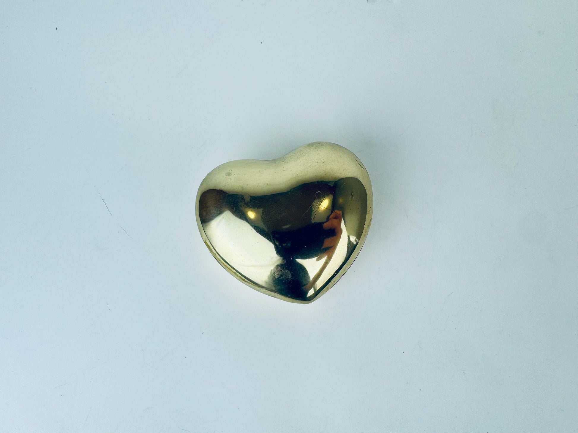 Product image for 'vintage solid brass heart ring trinket dish attractive aged patina valentines day gift' (view 03ab0a)