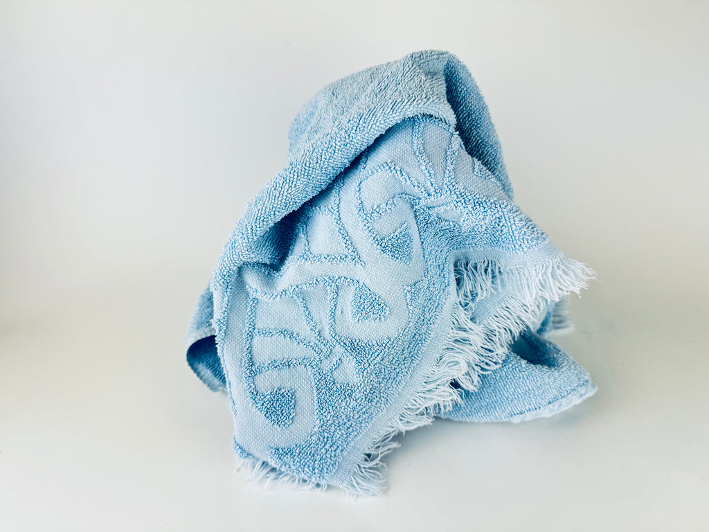 Product image for 'vintage blue textured fringe rectangular bath towel cotton polyester blend made in canada' (view 157a0d)