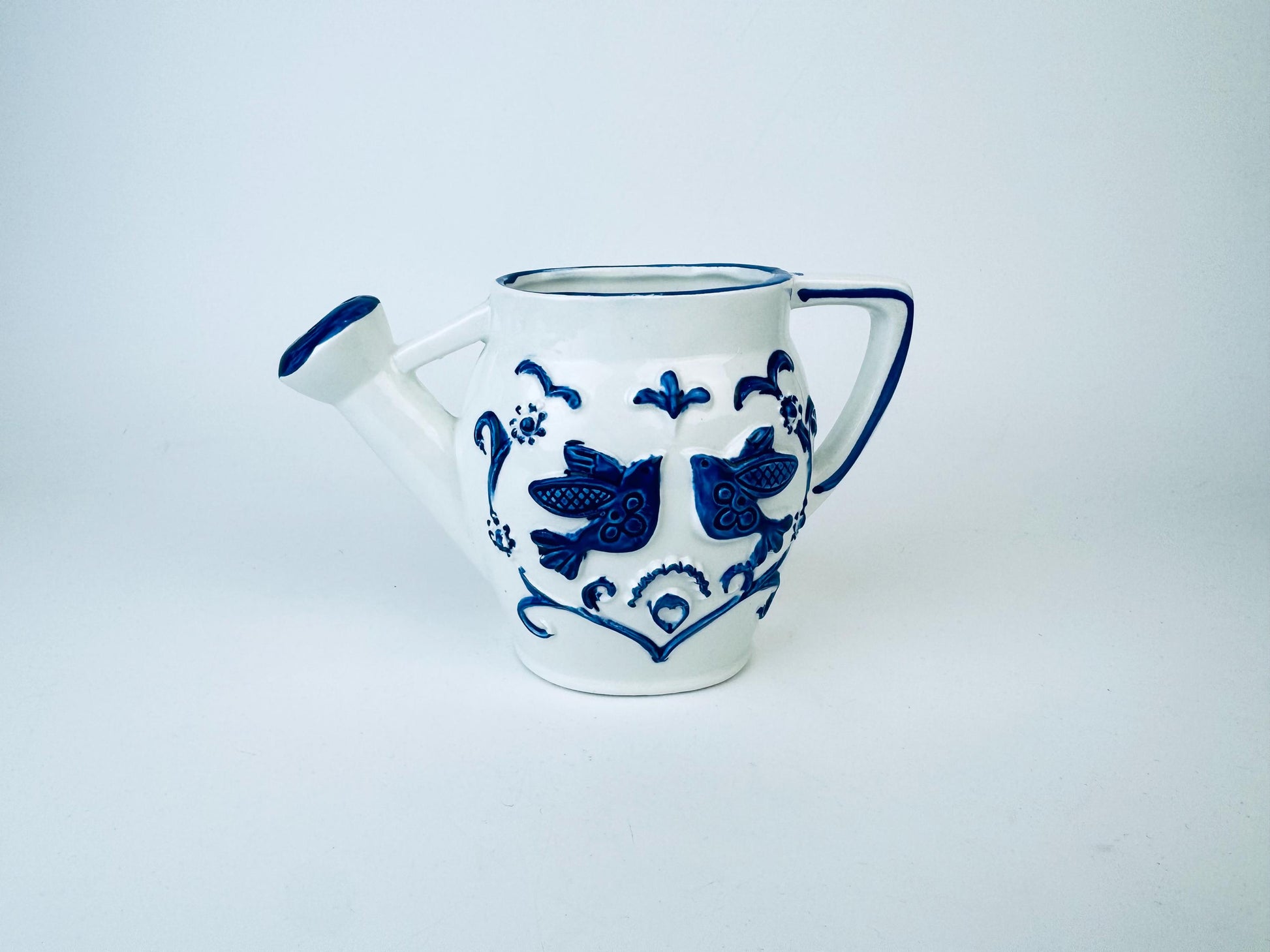 Product image for 'vintage rubens blue white floral bird ceramic watering can designed in hollywood made in japan' (view 8d4f58)