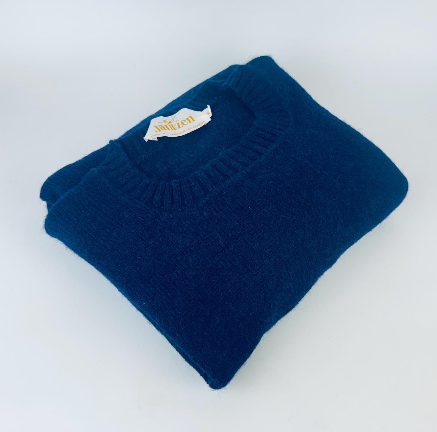 Product image for 'vintage jantzen blue wool sweater size xl made in canada' (view a9b9c0)