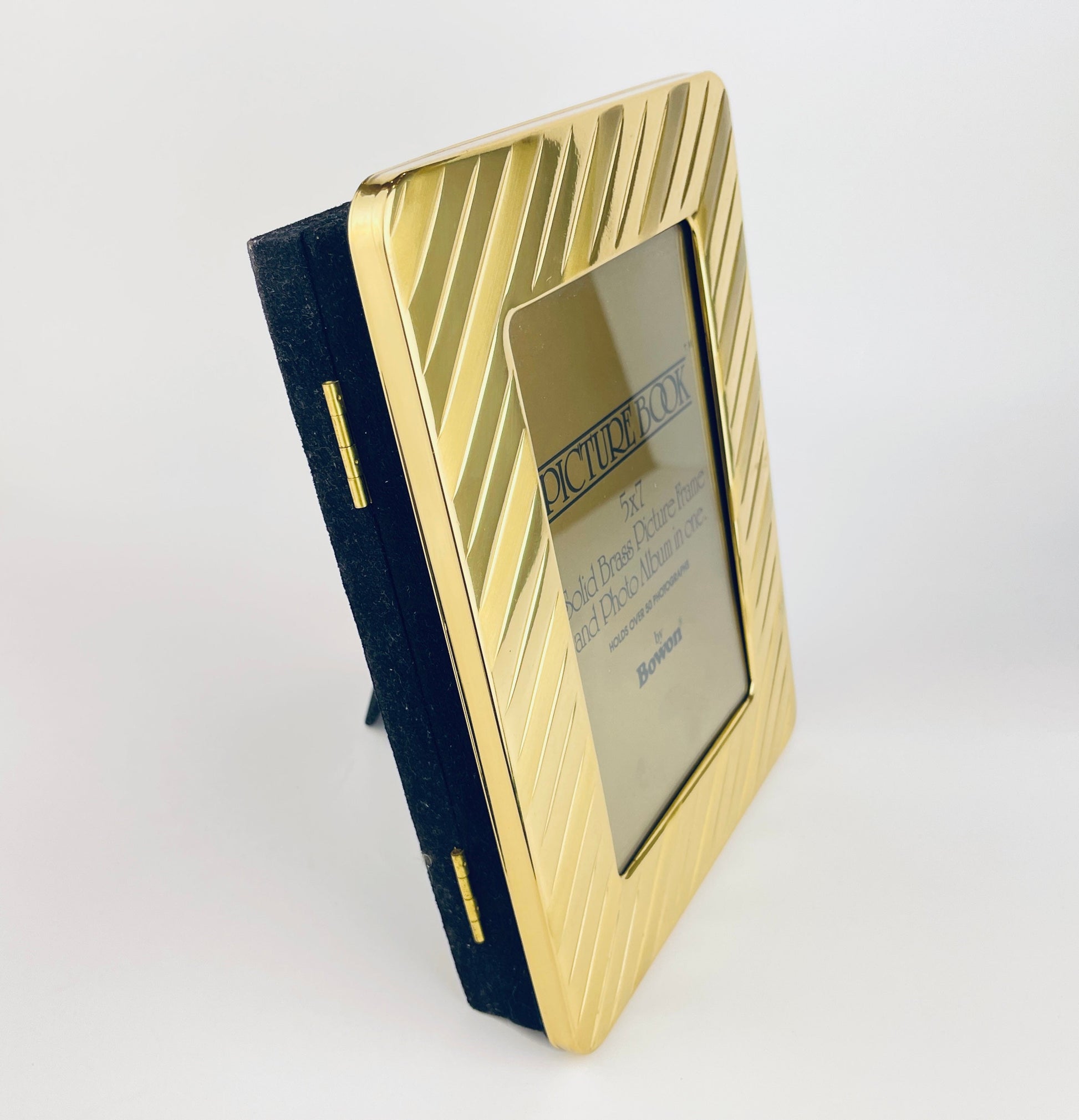 Product image for 'vintage brass tabletop picture album frame made in korea' (view 18710a)