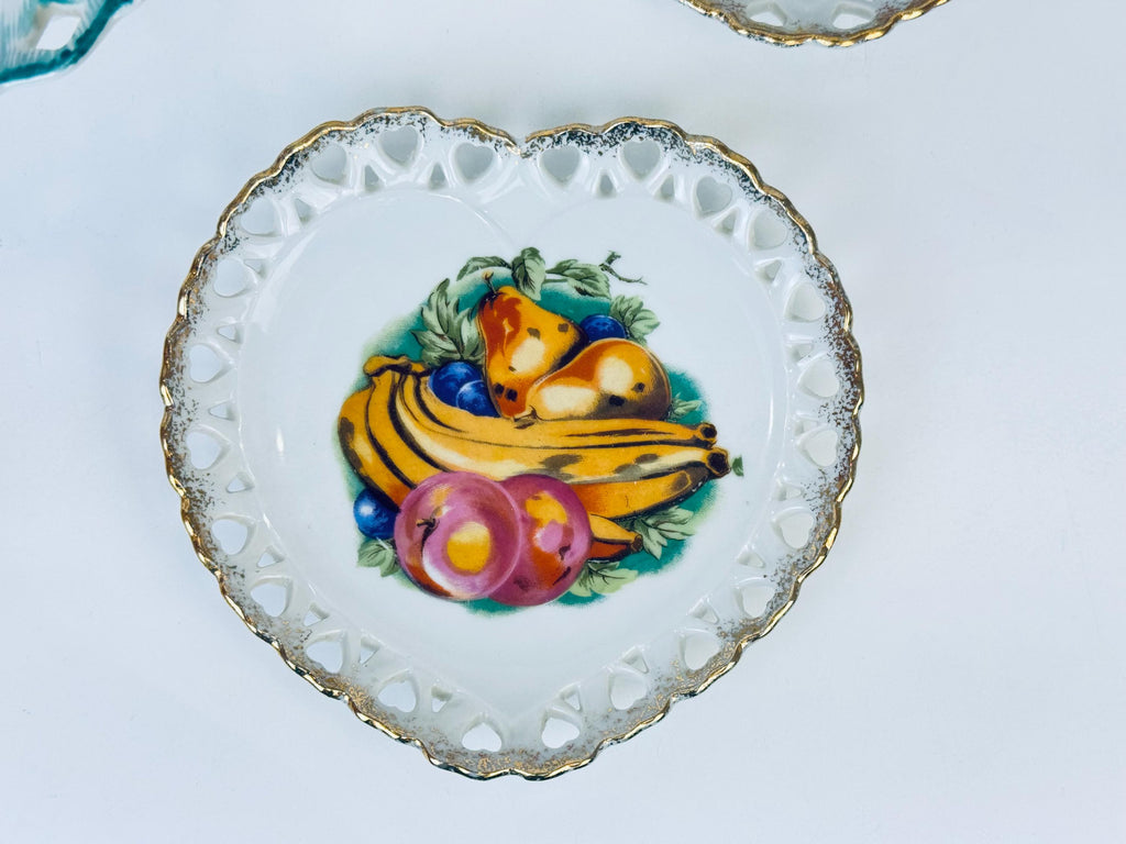 Product image for 'vintage scalloped white ceramic trinket dishes each sold separately' (view 4132b9)