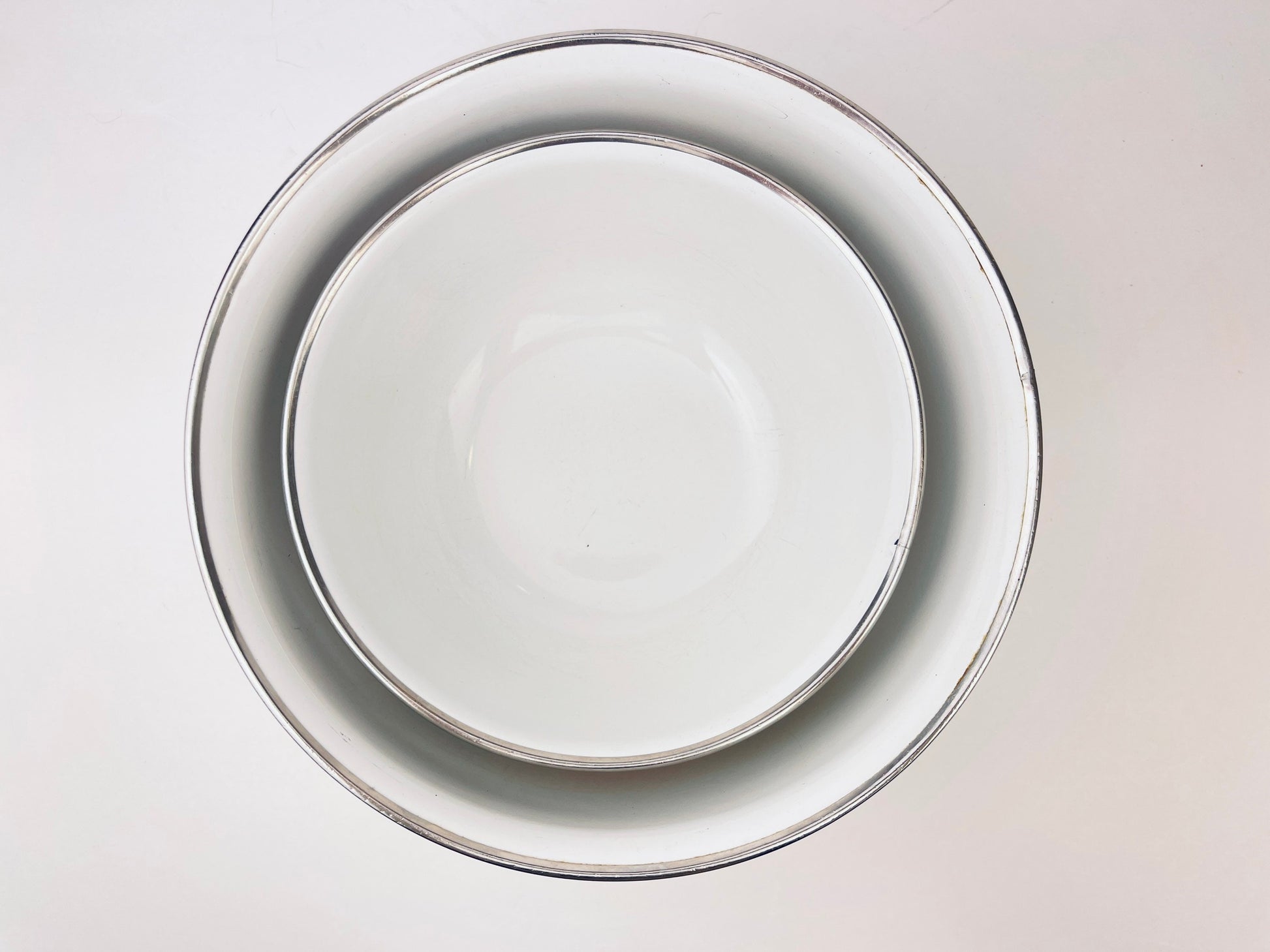 Product image for 'vintage levcoware enamelled nesting mixing bowls vegetable pattern set of two 2' (view 43545e)