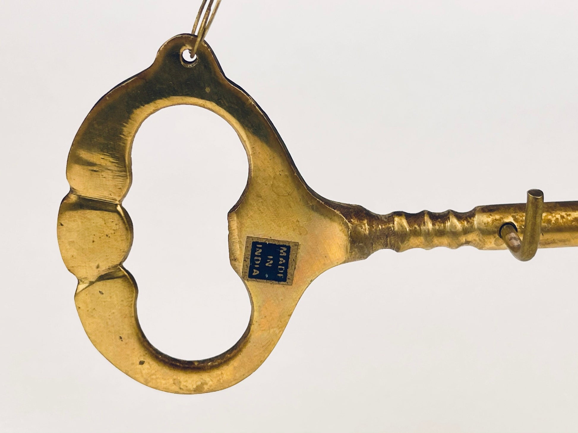 Product image for 'vintage wall mounted brass skeleton key holder four hooks' (view 91a793)