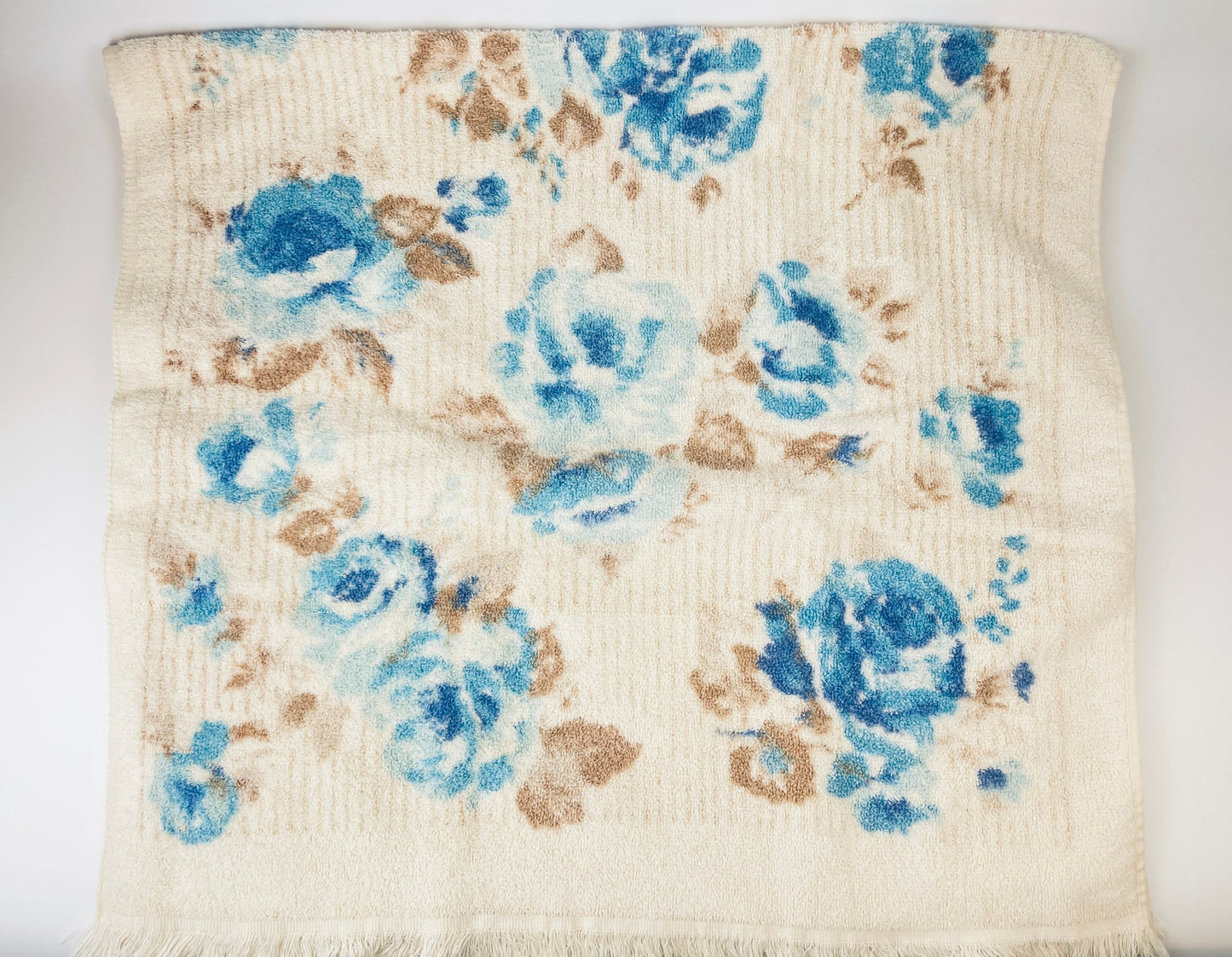 Product image for 'vintage blue floral fringe bath towel' (view a1737b)