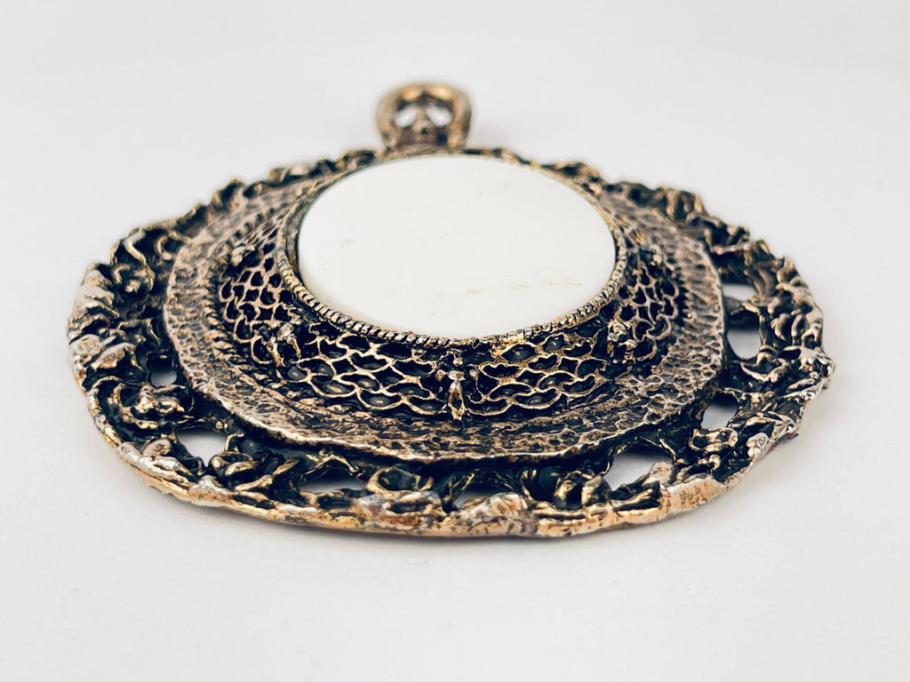 Product image for 'vintage ornate 24 kt gold plated cameo filigree oval brass metal frame wall mountable' (view cc2889)