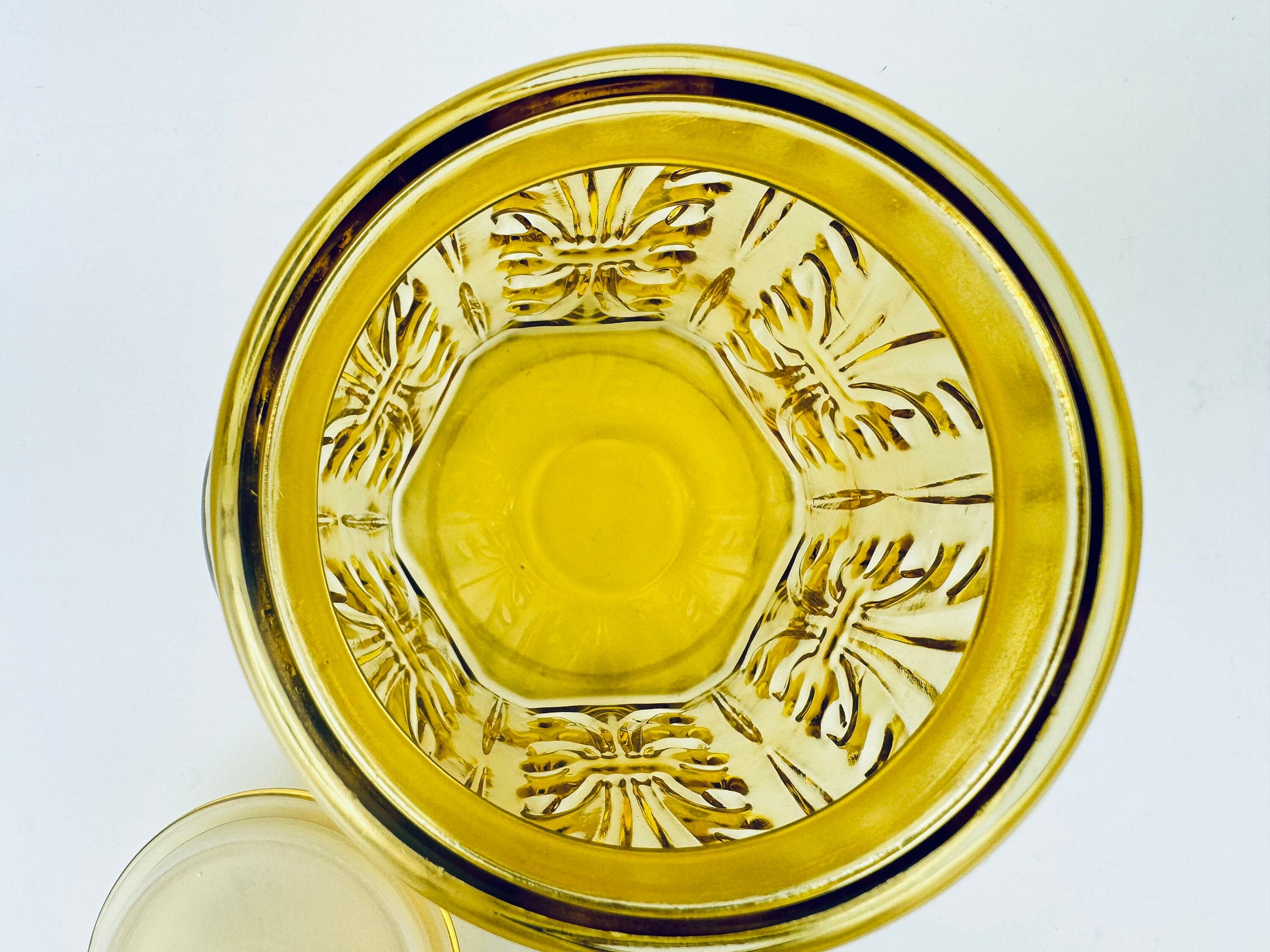 Product image for 'vintage federal glass amber scroll pattern lidded apothecary jar made in usa' (view 9adb88)