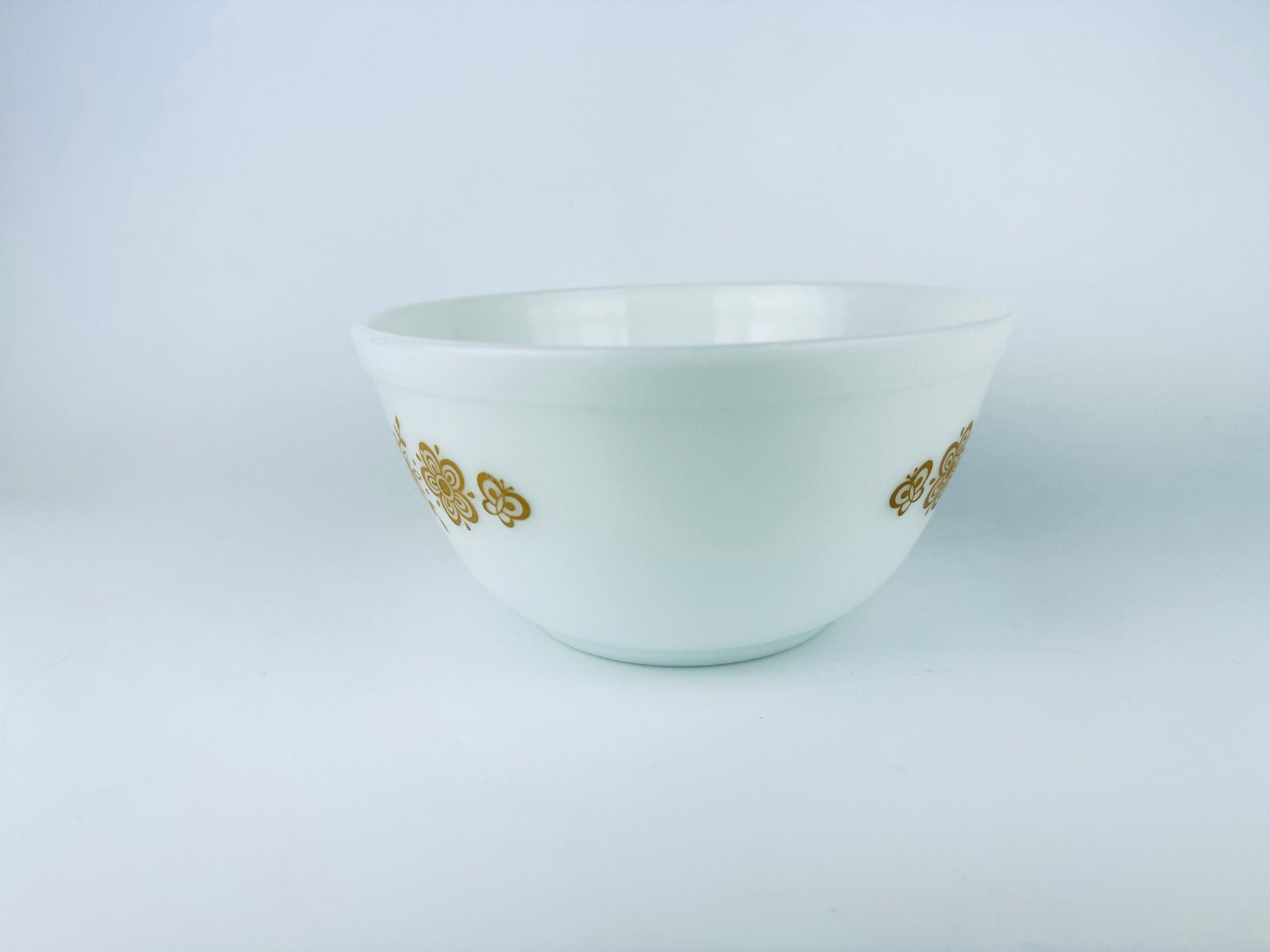 Product image for 'vintage white gold butterfly gold pyrex mixing bowl 402 1 5 qt 1 5 l' (view 55329c)