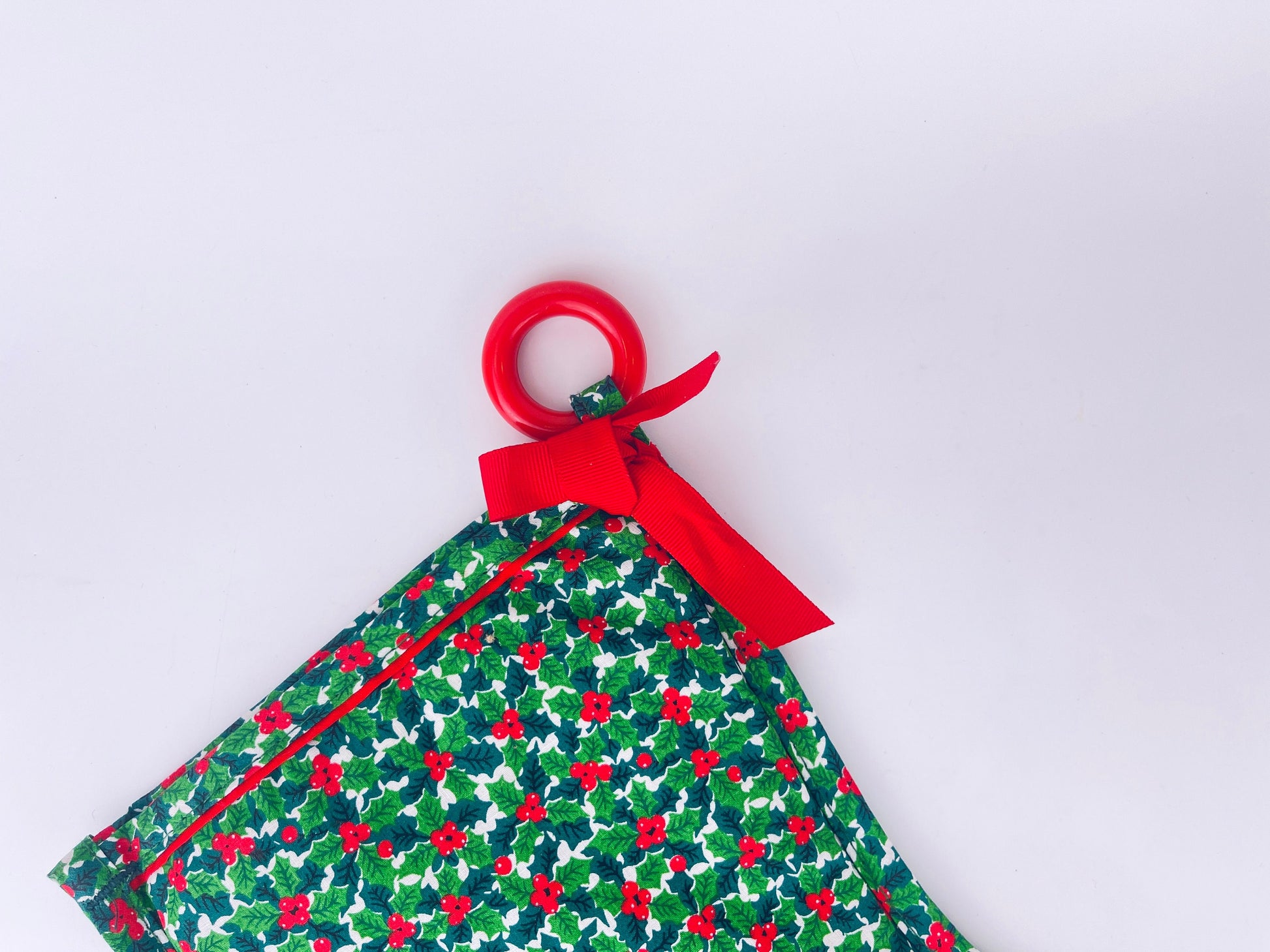Product image for 'vintage christmas pot holder oven mitt mistletoe red berry design hanging loop bow' (view 359ce4)