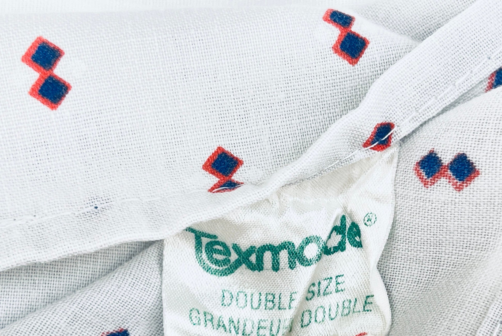 Product image for 'vintage texmade twin double sized single stitch flat sheet geometric double diamond pattern 80 20 cotton polyester made in canada' (view 49f7b7)