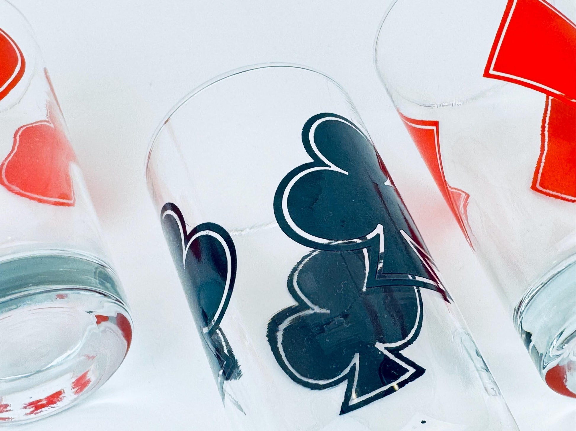 Product image for 'vintage red black playing cards drinking glasses set of three 3 club diamond heart design' (view 2eff36)