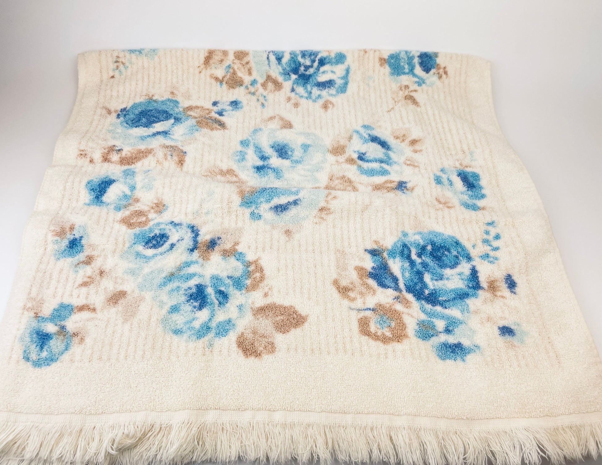 Product image for 'vintage blue floral fringe bath towel' (view df2db1)