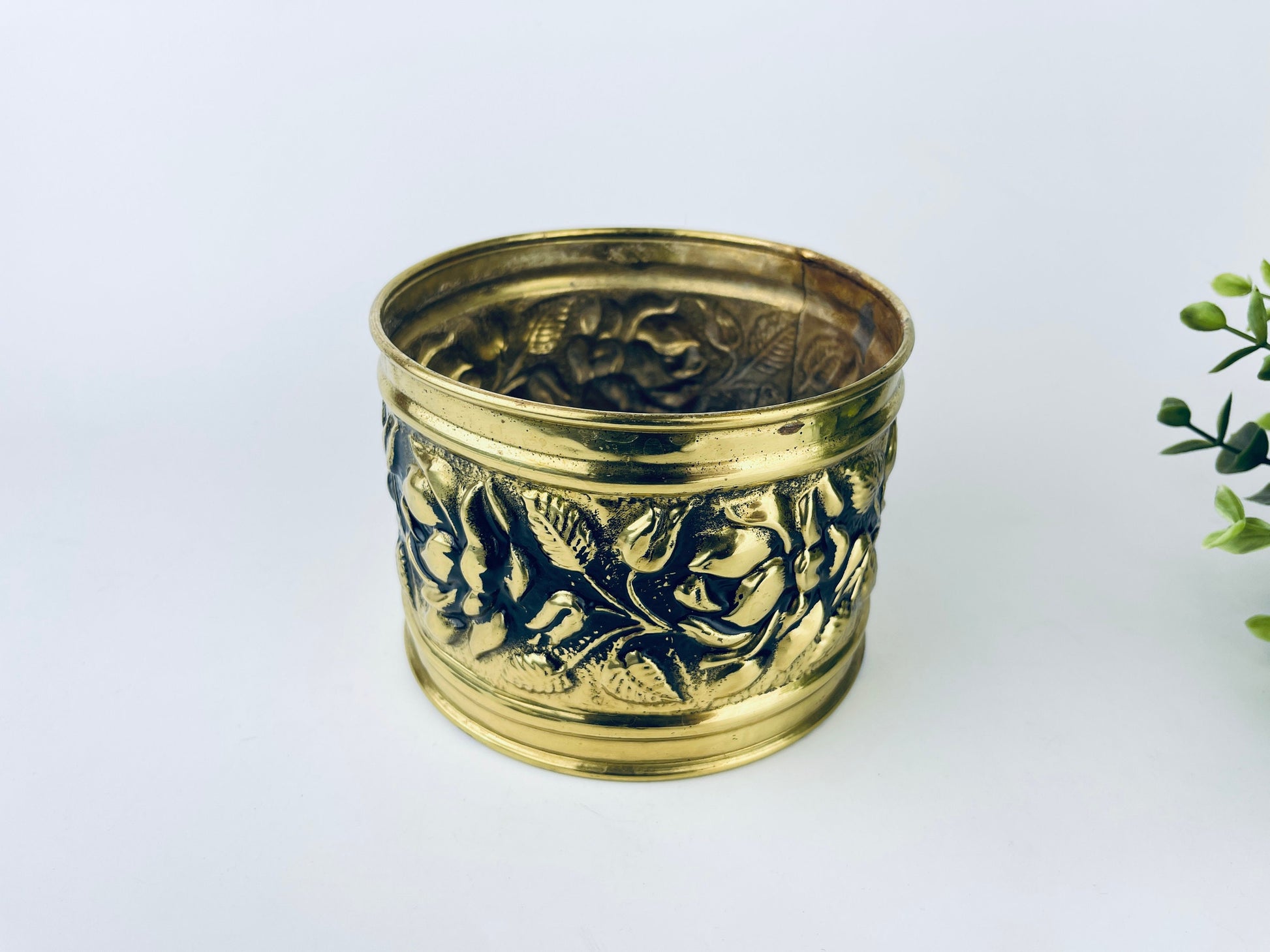 Product image for 'vintage embossed textured floral rose brass tub planter attractive aged metal patina made in england' (view ac605b)