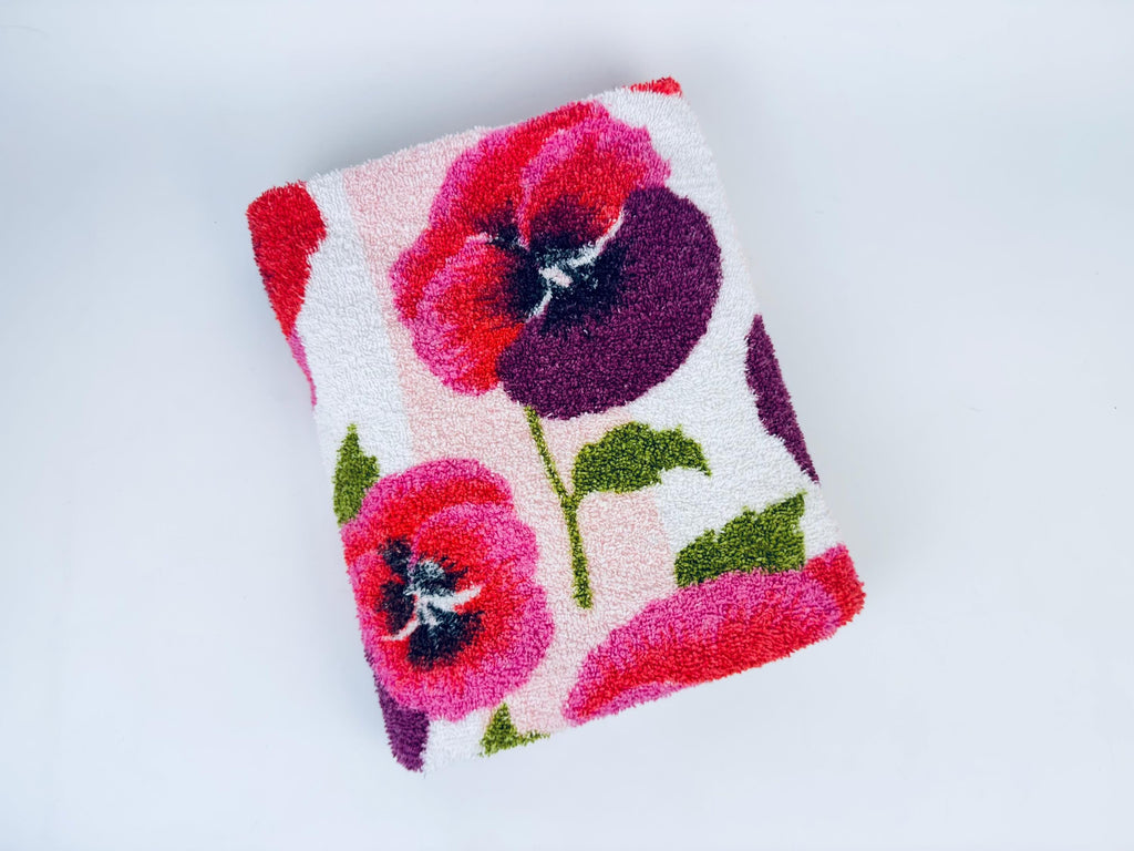 Product image for 'vintage pink purple pansies floral fringe bath towel made in canada' (view 1bc927)